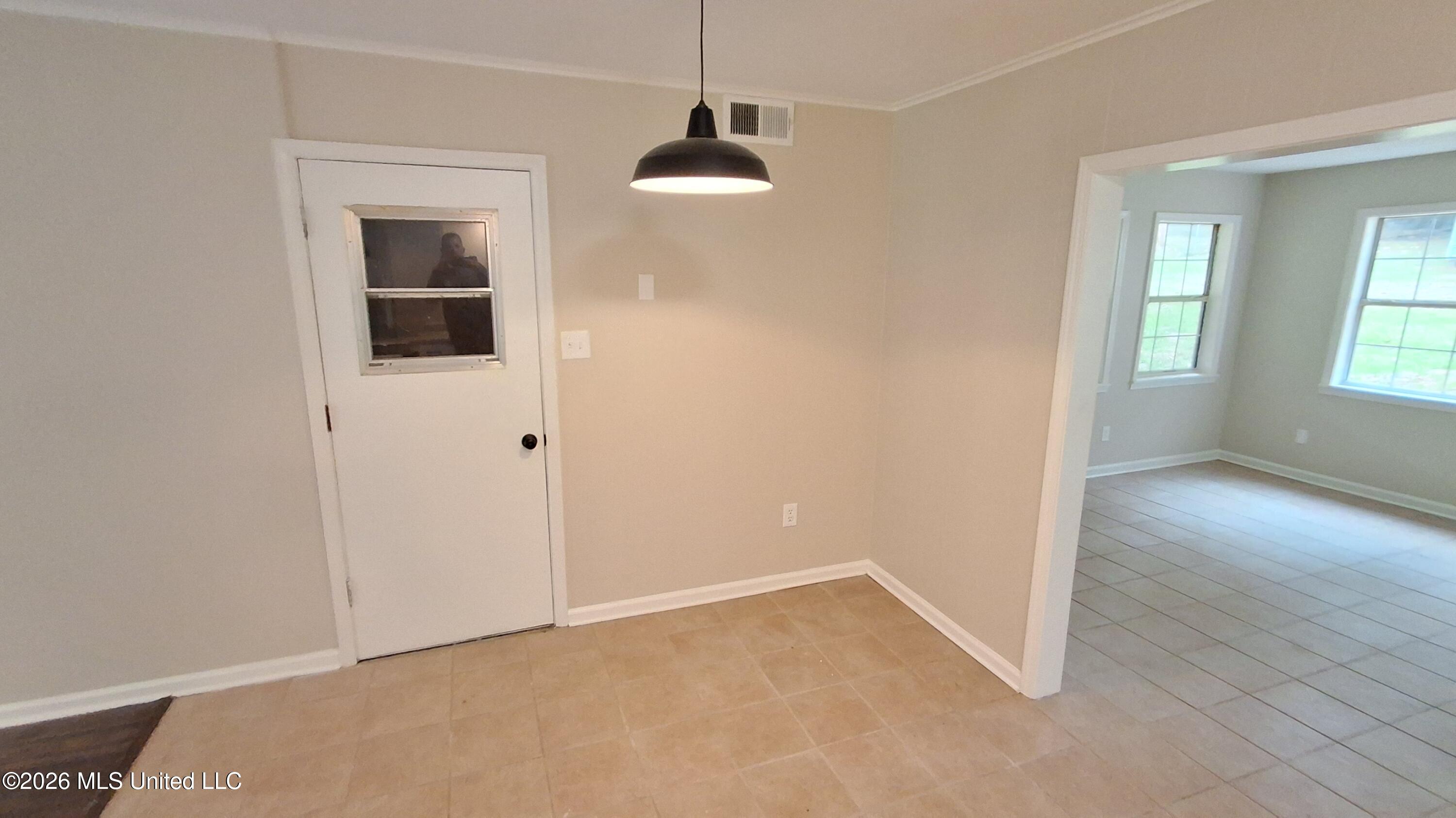 5562 Caroline Drive Property Photo 10