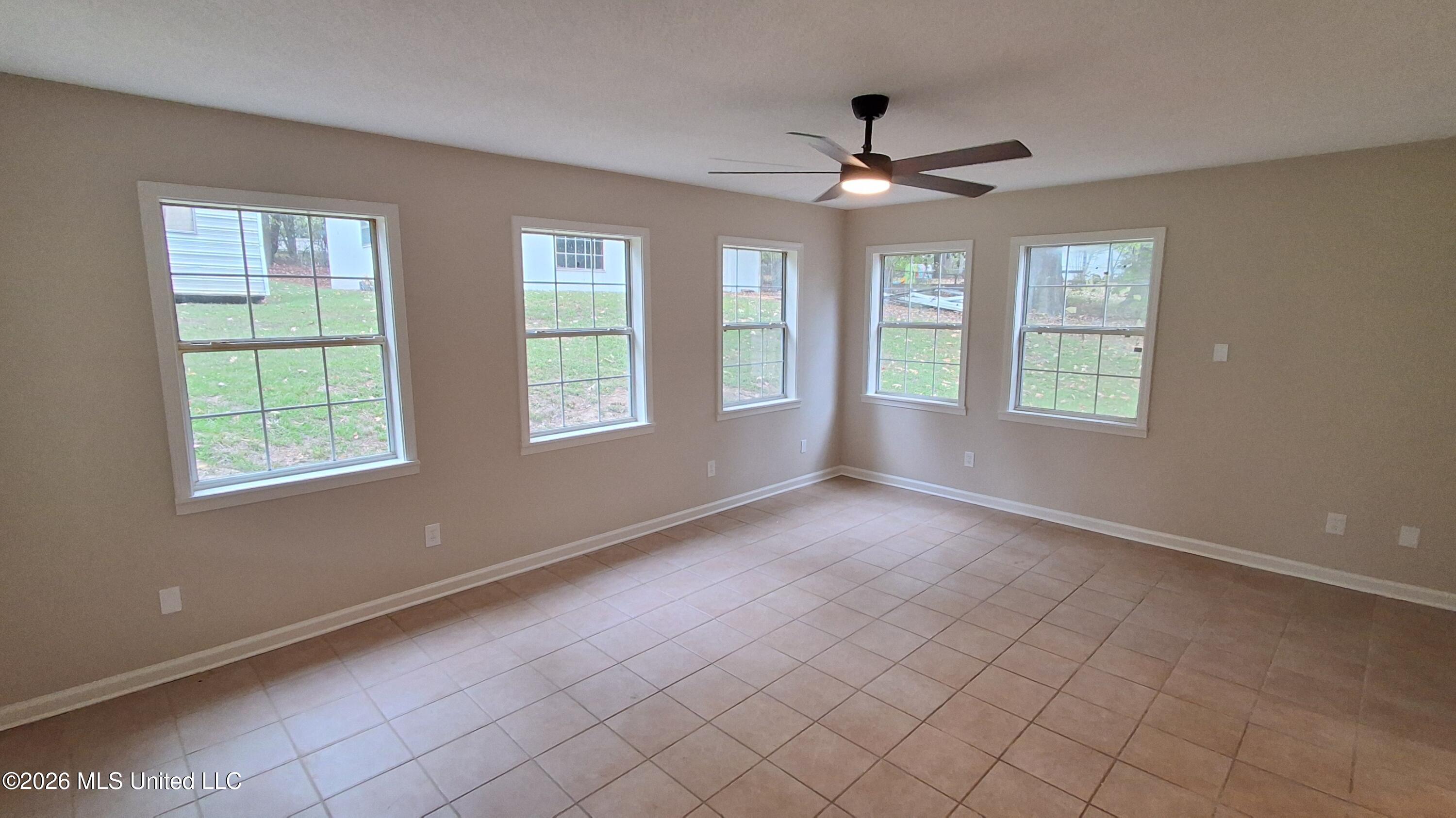 5562 Caroline Drive Property Photo 11