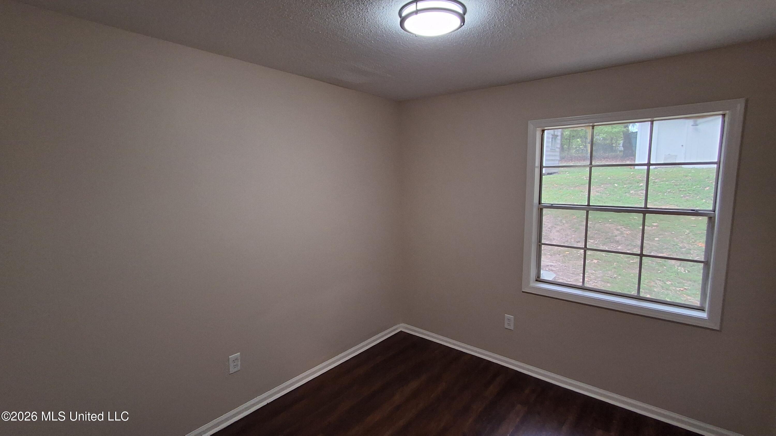 5562 Caroline Drive Property Photo 15