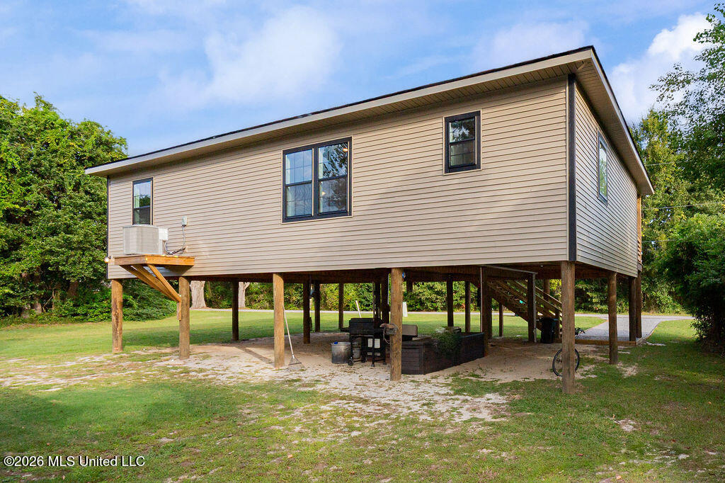 105 Baker Street Property Photo 8
