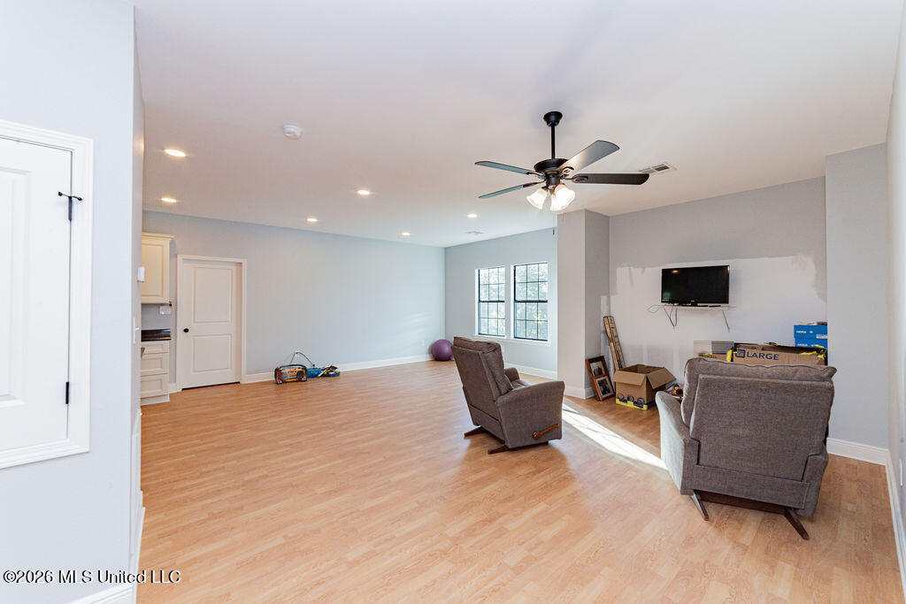 105 Baker Street Property Photo 15