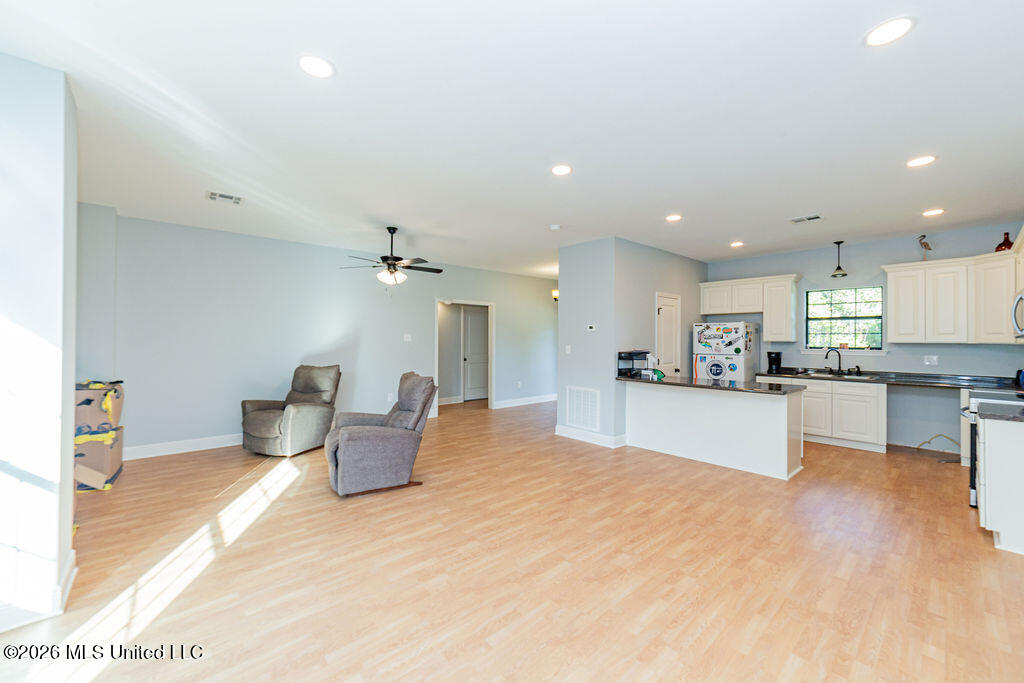 105 Baker Street Property Photo 17