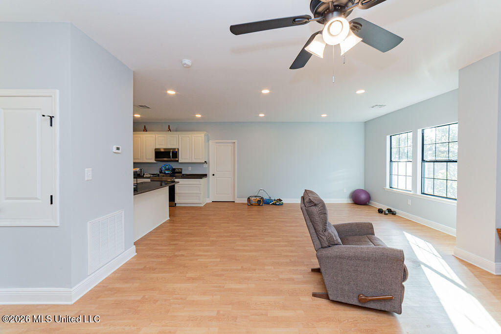 105 Baker Street Property Photo 19
