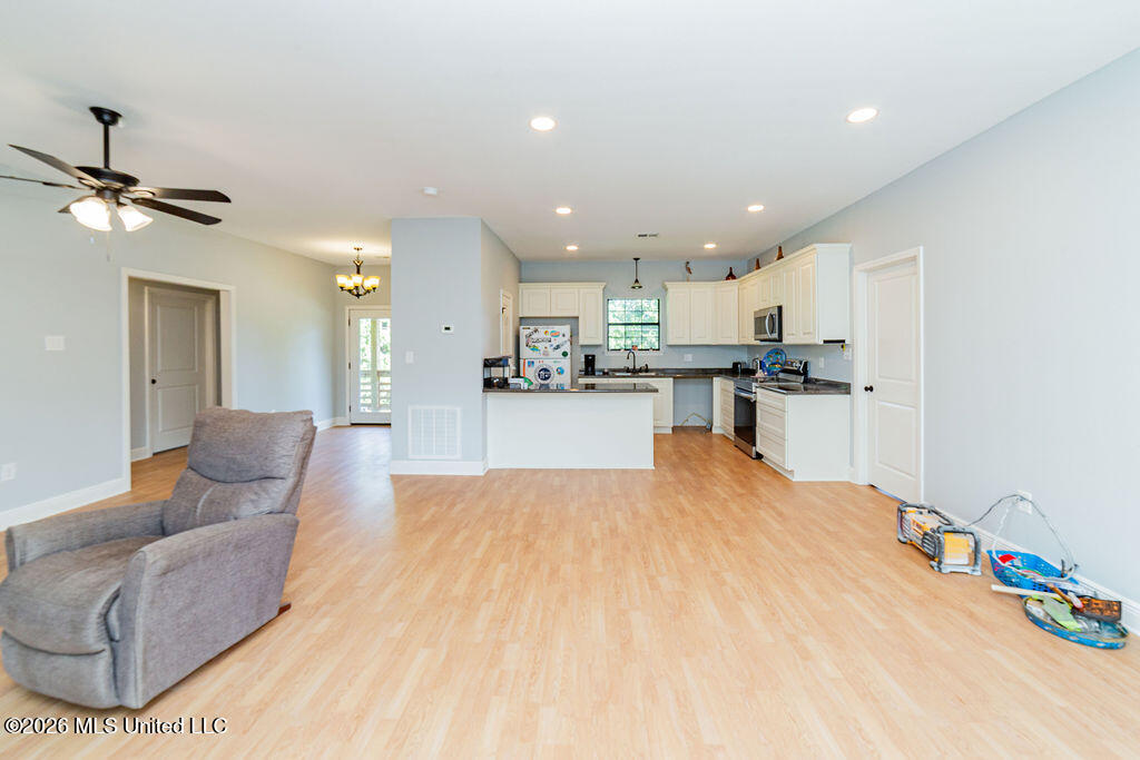 105 Baker Street Property Photo 20