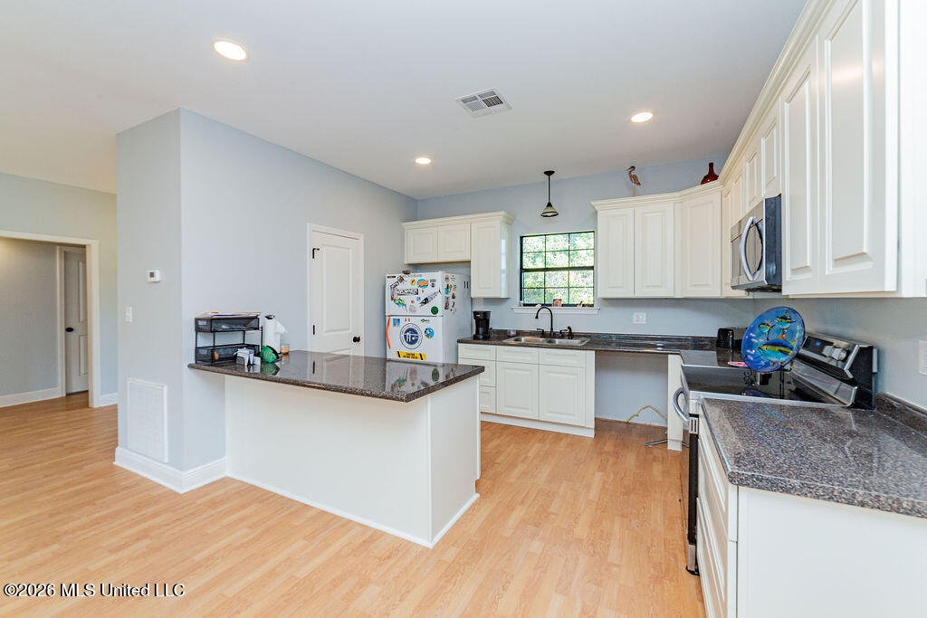 105 Baker Street Property Photo 50