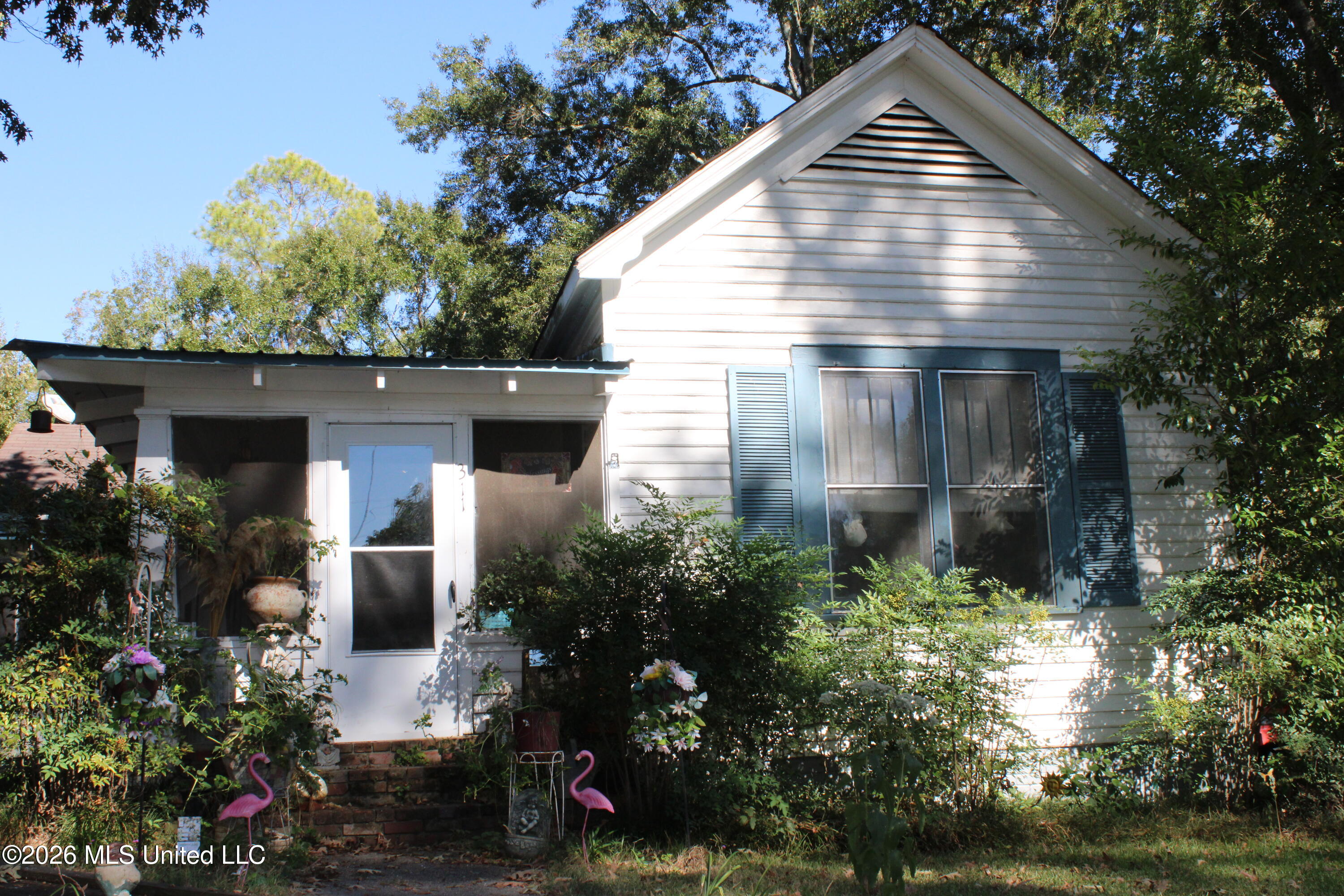 311 Osbourne Street Property Photo 1