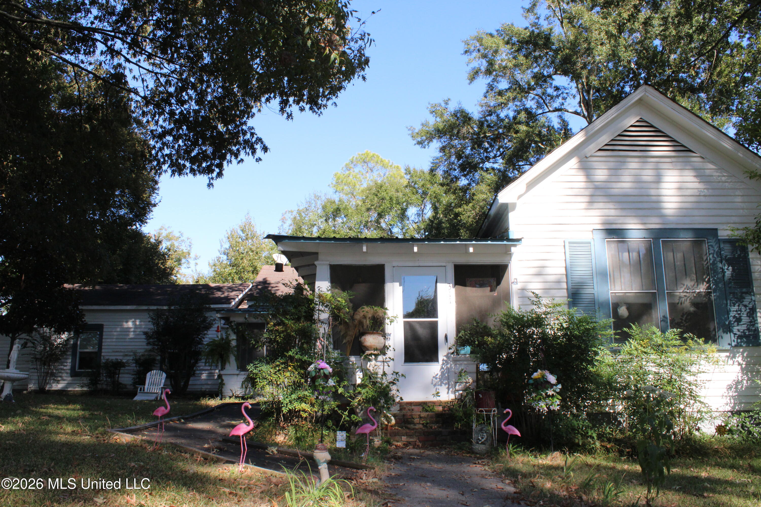 311 Osbourne Street Property Photo 4