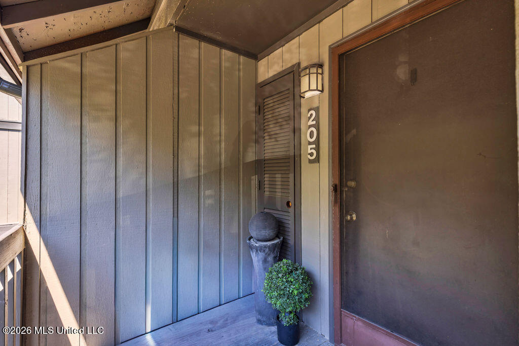 205 Lanai Village Property Photo 2
