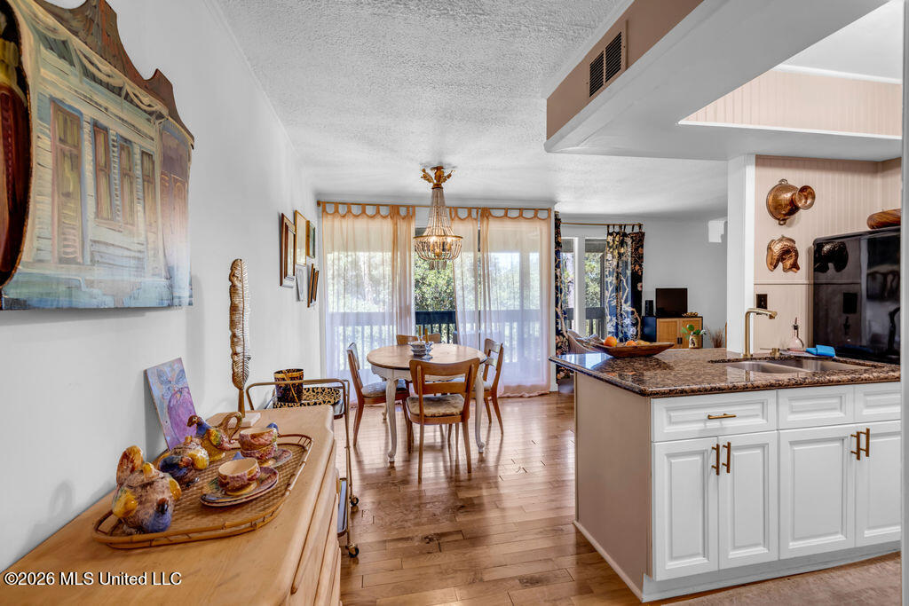 205 Lanai Village Property Photo 4