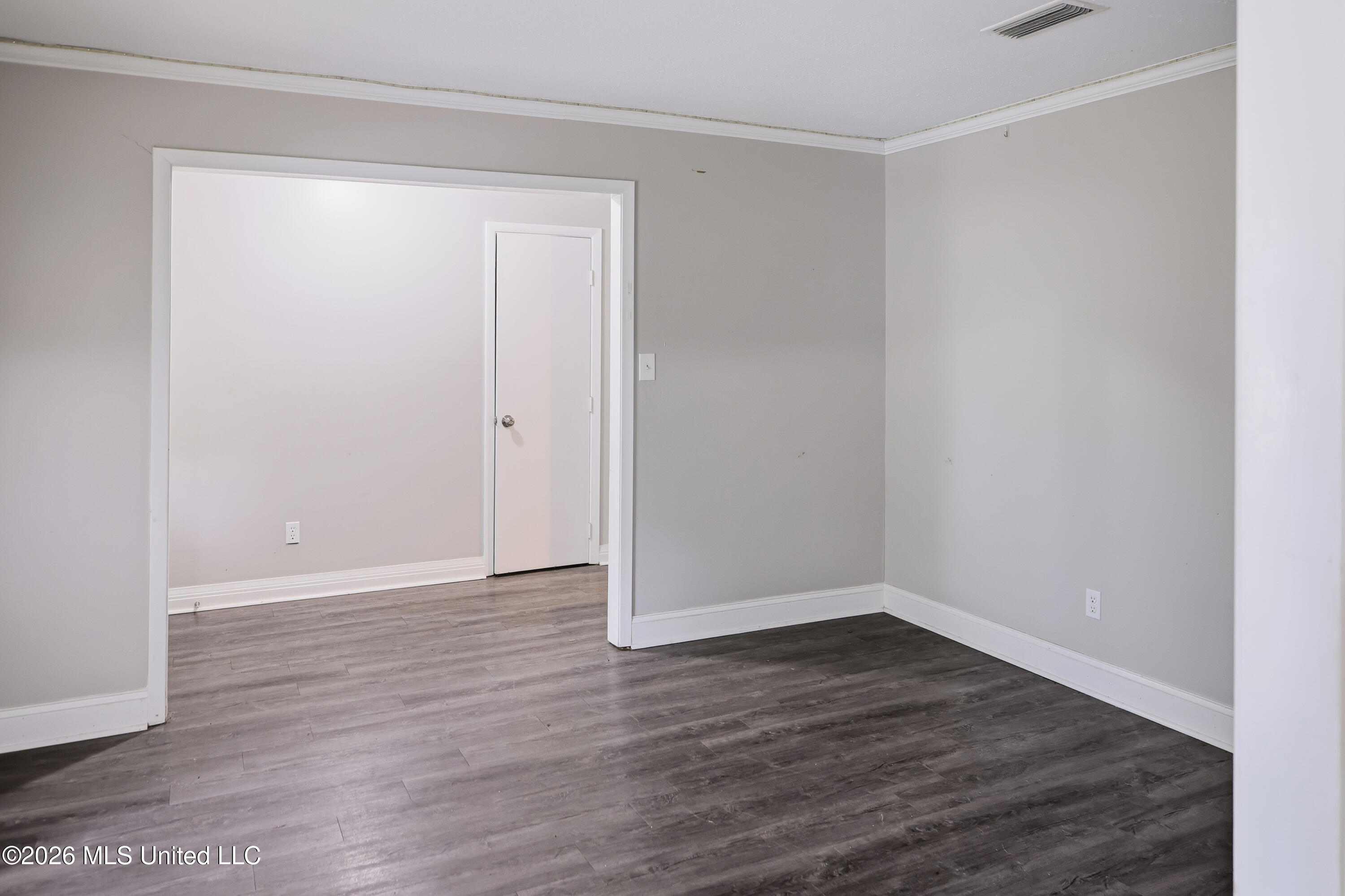 1206 Cliffdale Drive Property Photo 3