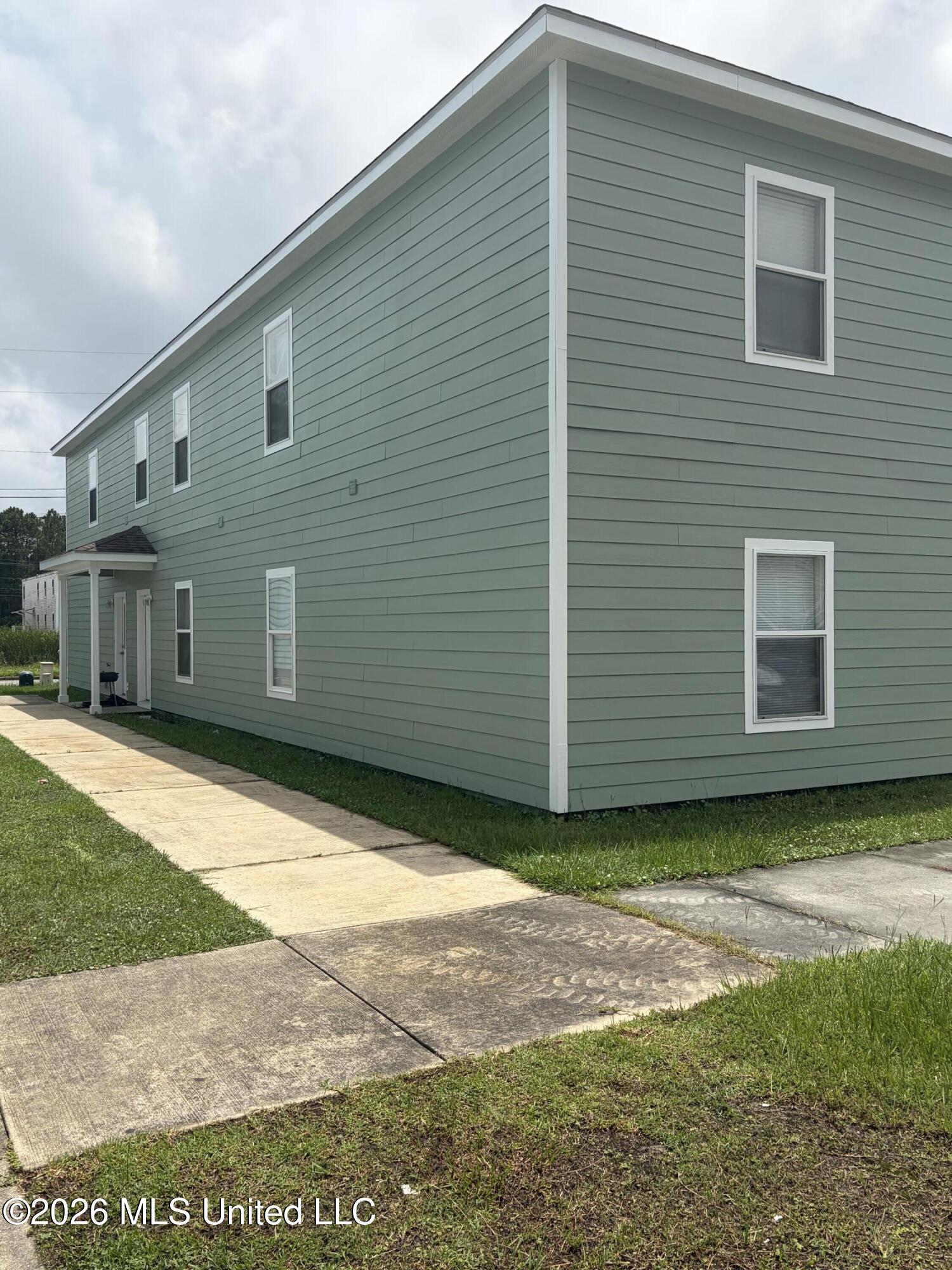 12198 Prudie Circle Property Photo 3