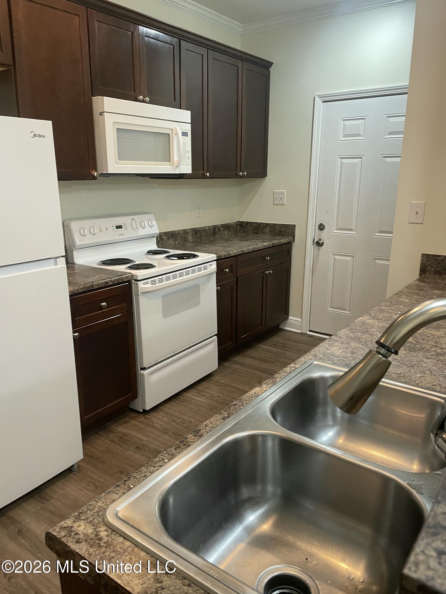 12198 Prudie Circle Property Photo 8