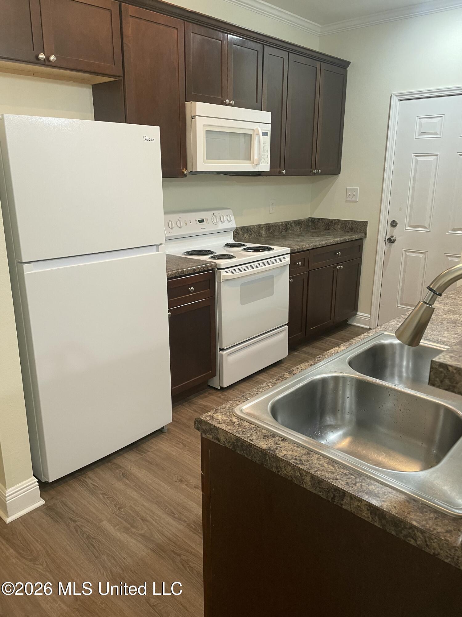 12198 Prudie Circle Property Photo 9