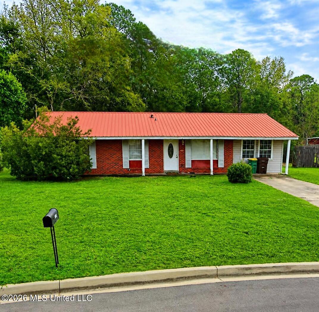114 Lynn Circle Property Photo 1