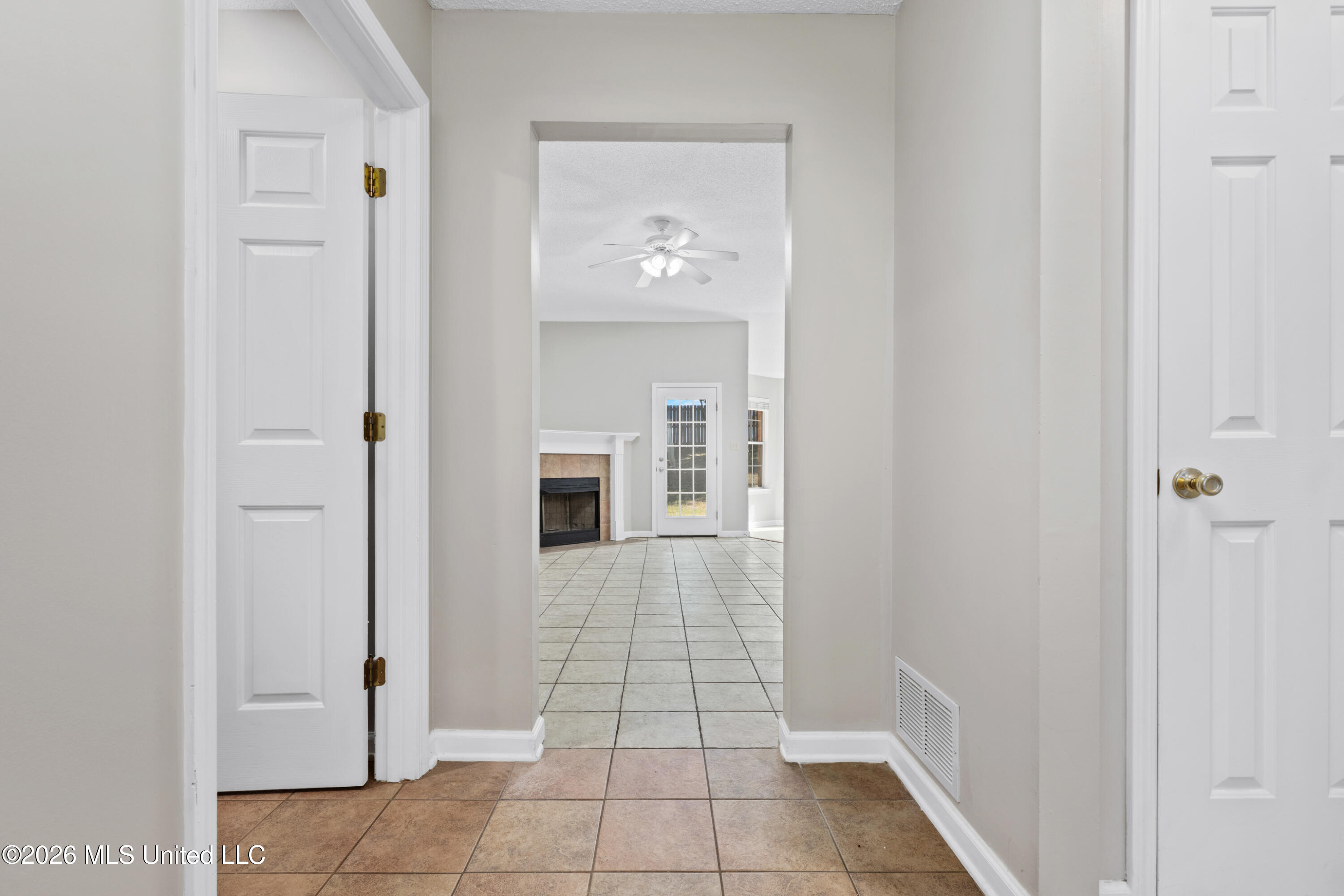 8224 Clubview Drive Property Photo 4