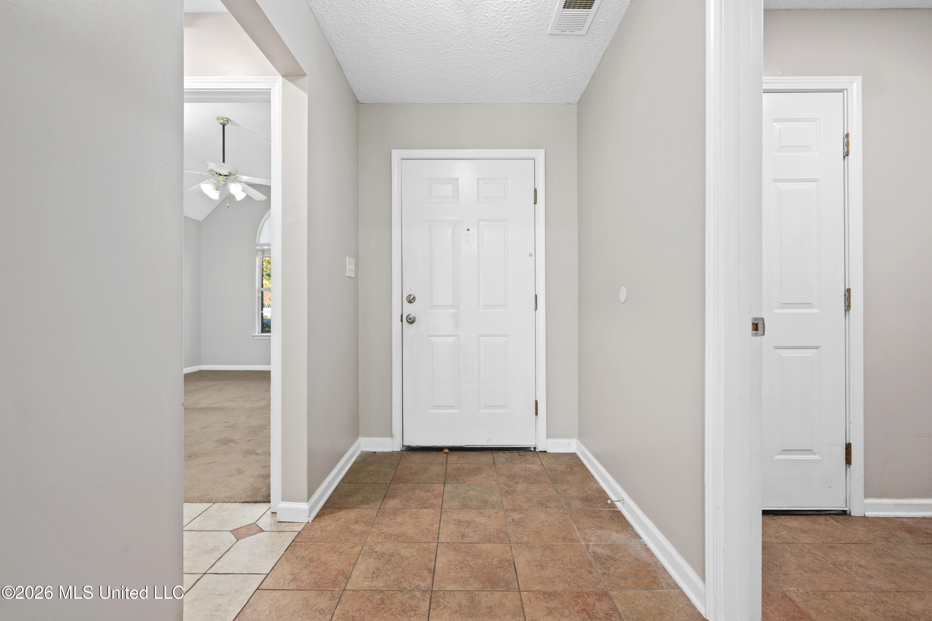 8224 Clubview Drive Property Photo 5