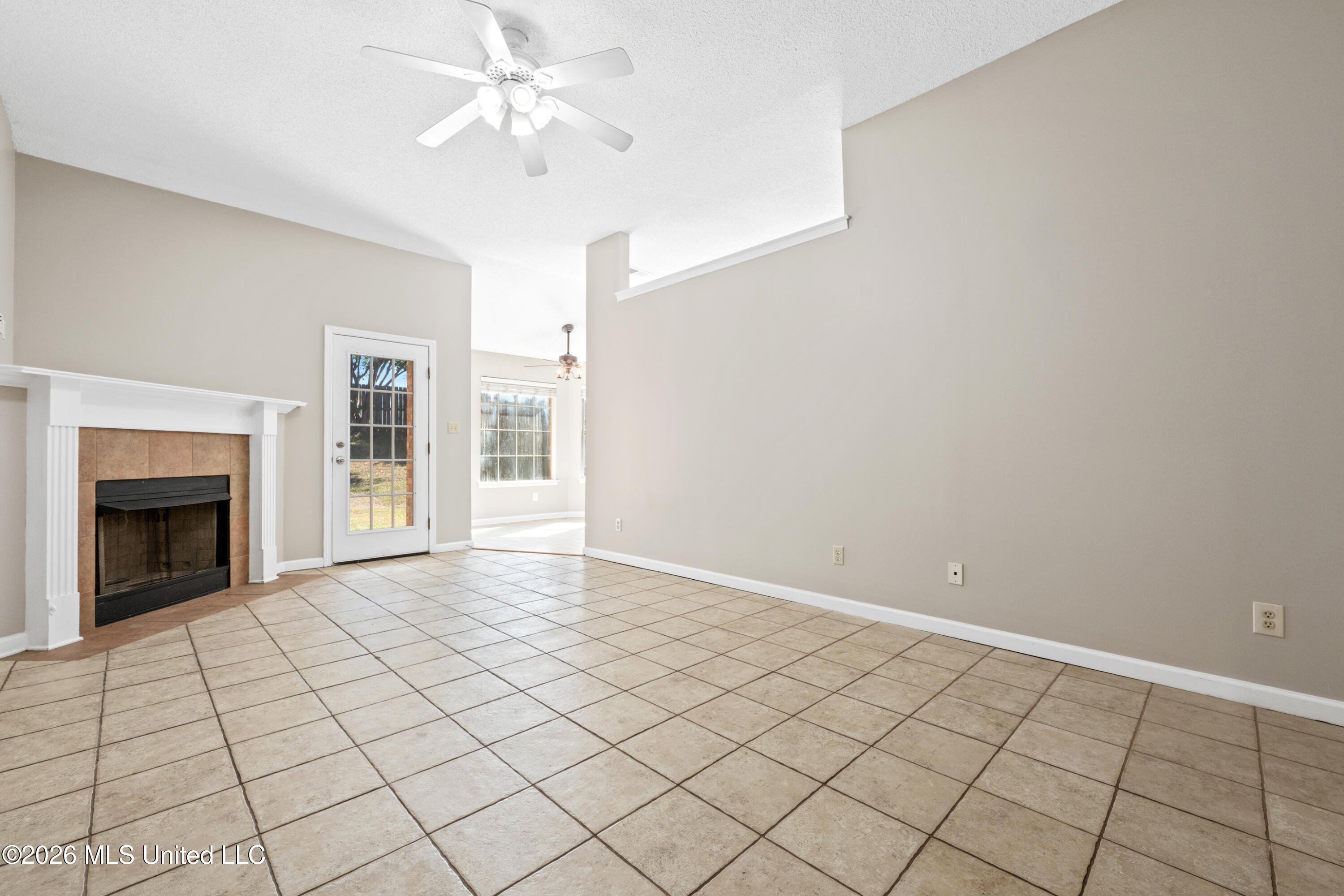 8224 Clubview Drive Property Photo 6