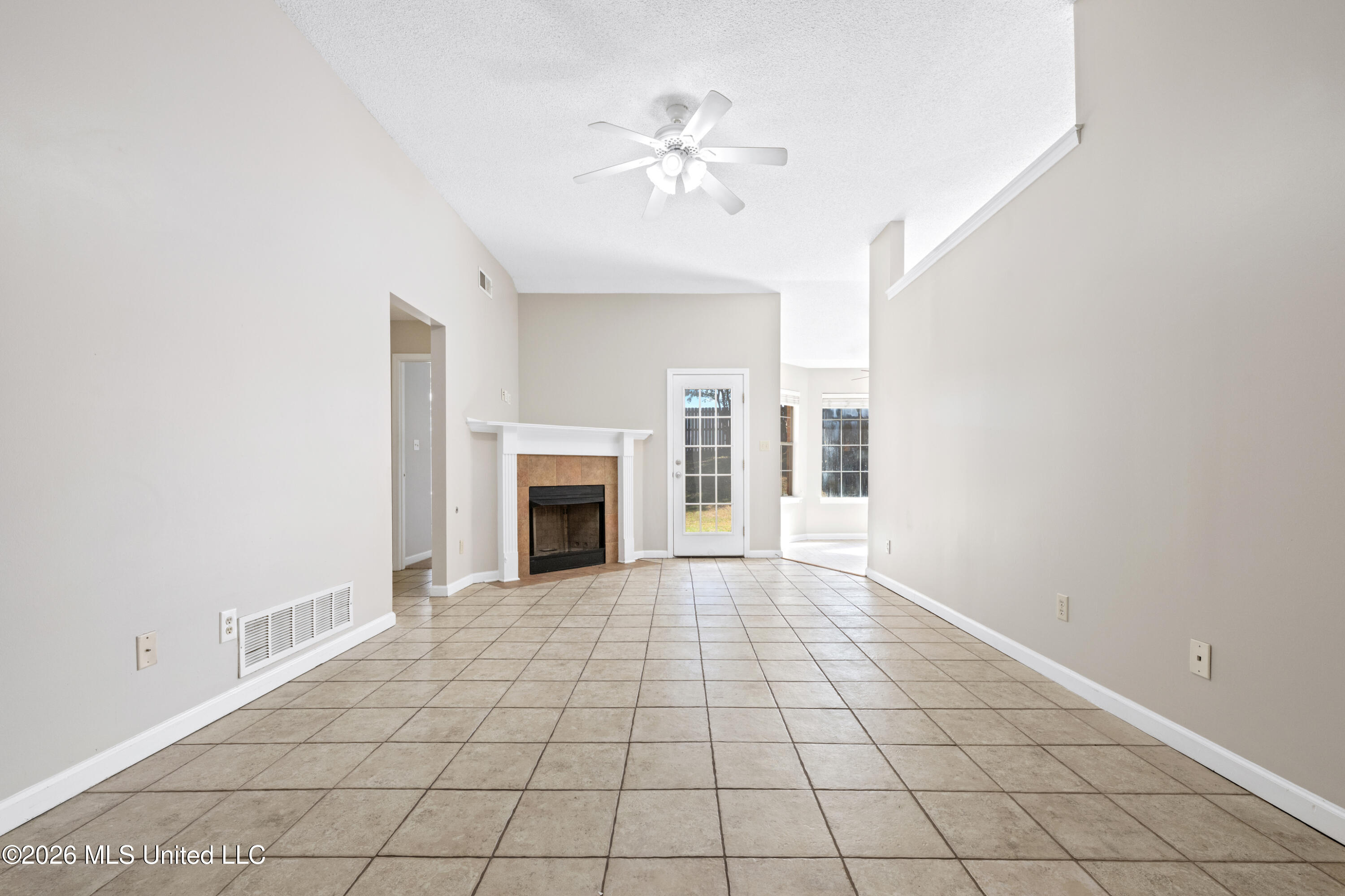 8224 Clubview Drive Property Photo 7