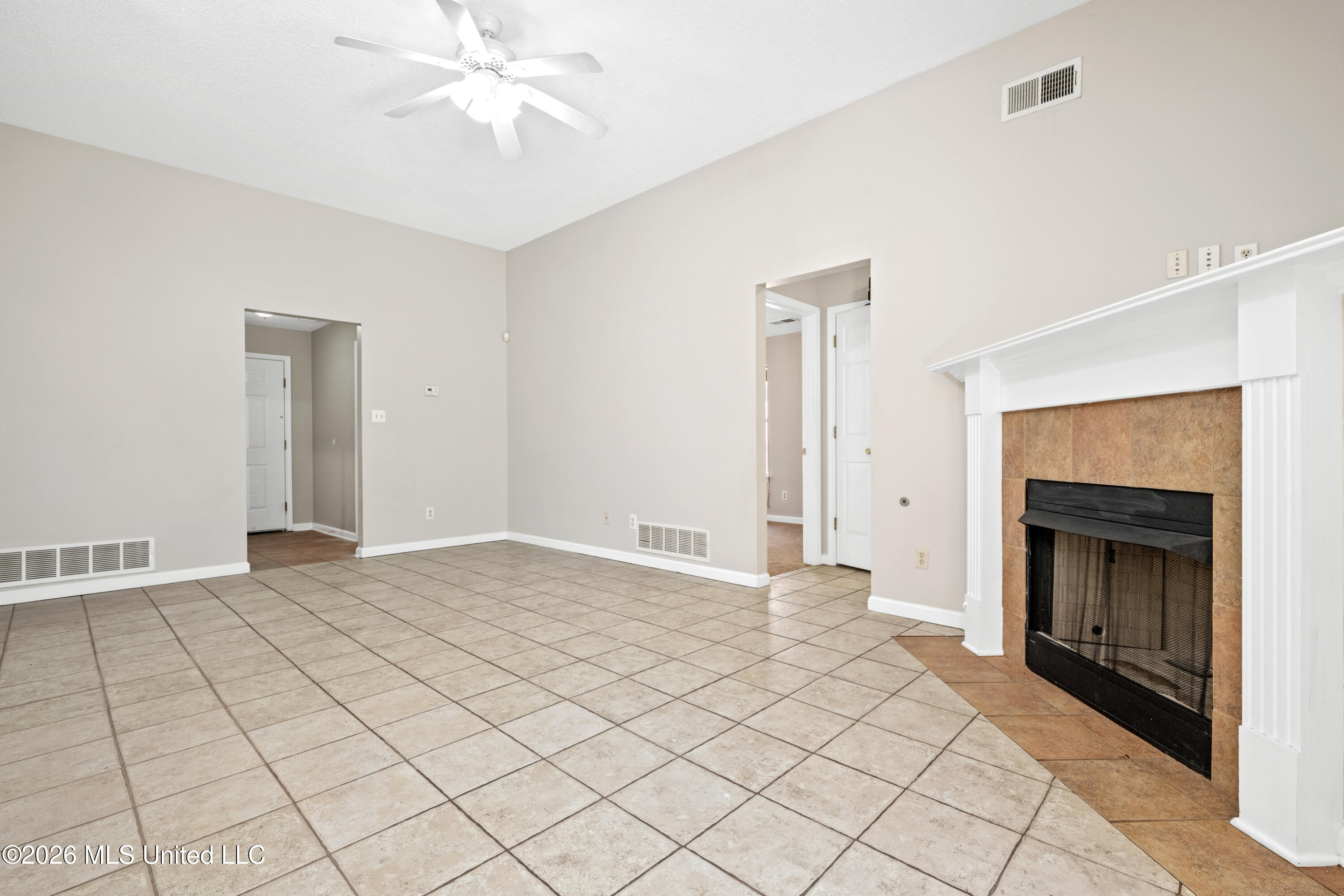8224 Clubview Drive Property Photo 9