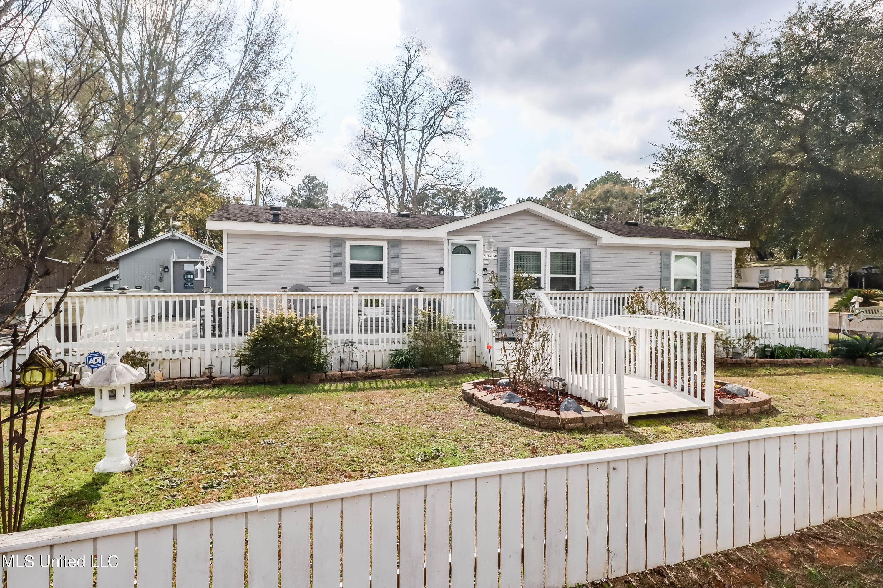 10521 Riverroad Drive Property Photo 1
