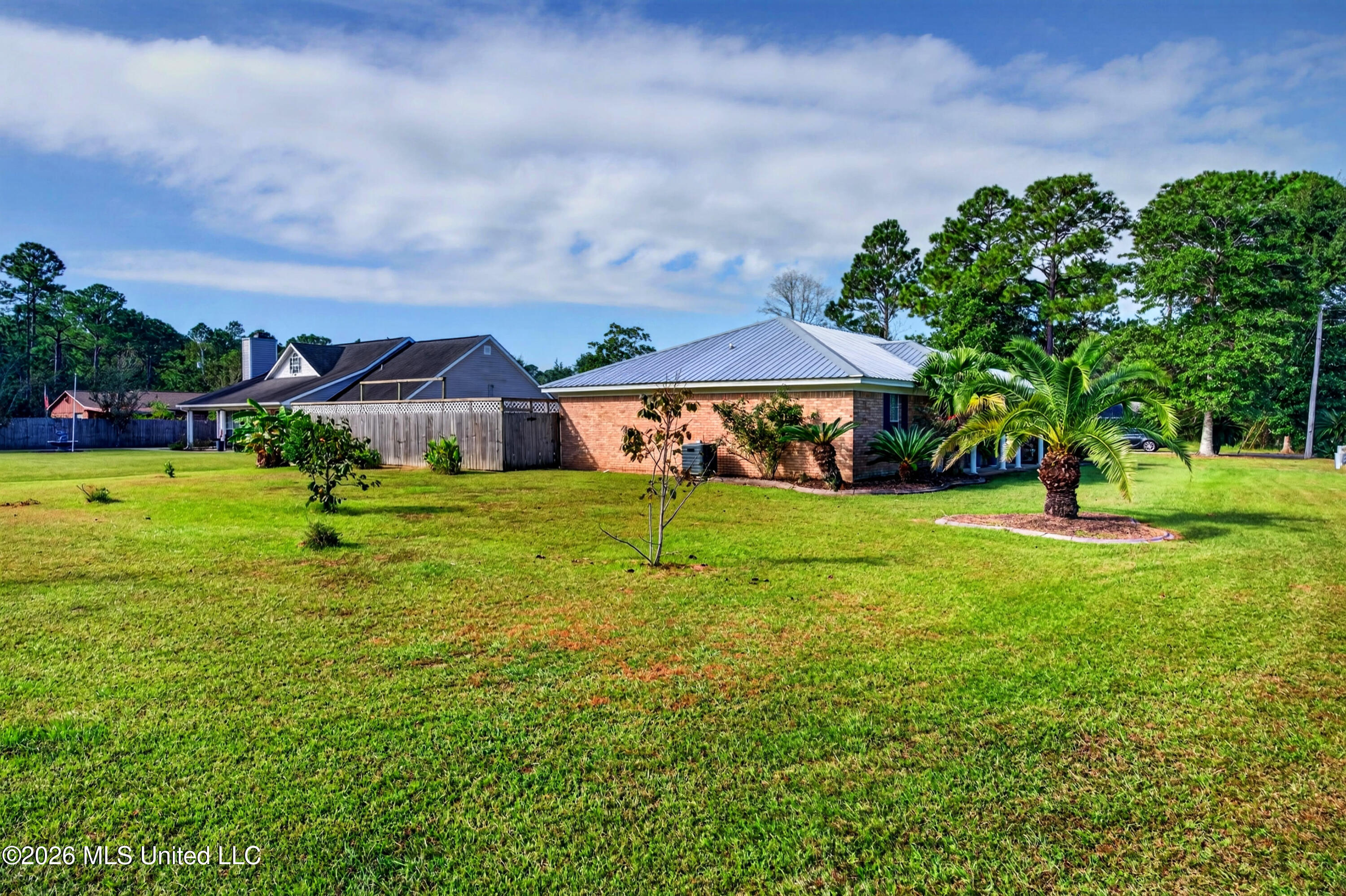 1102 Grove Street Property Photo 4
