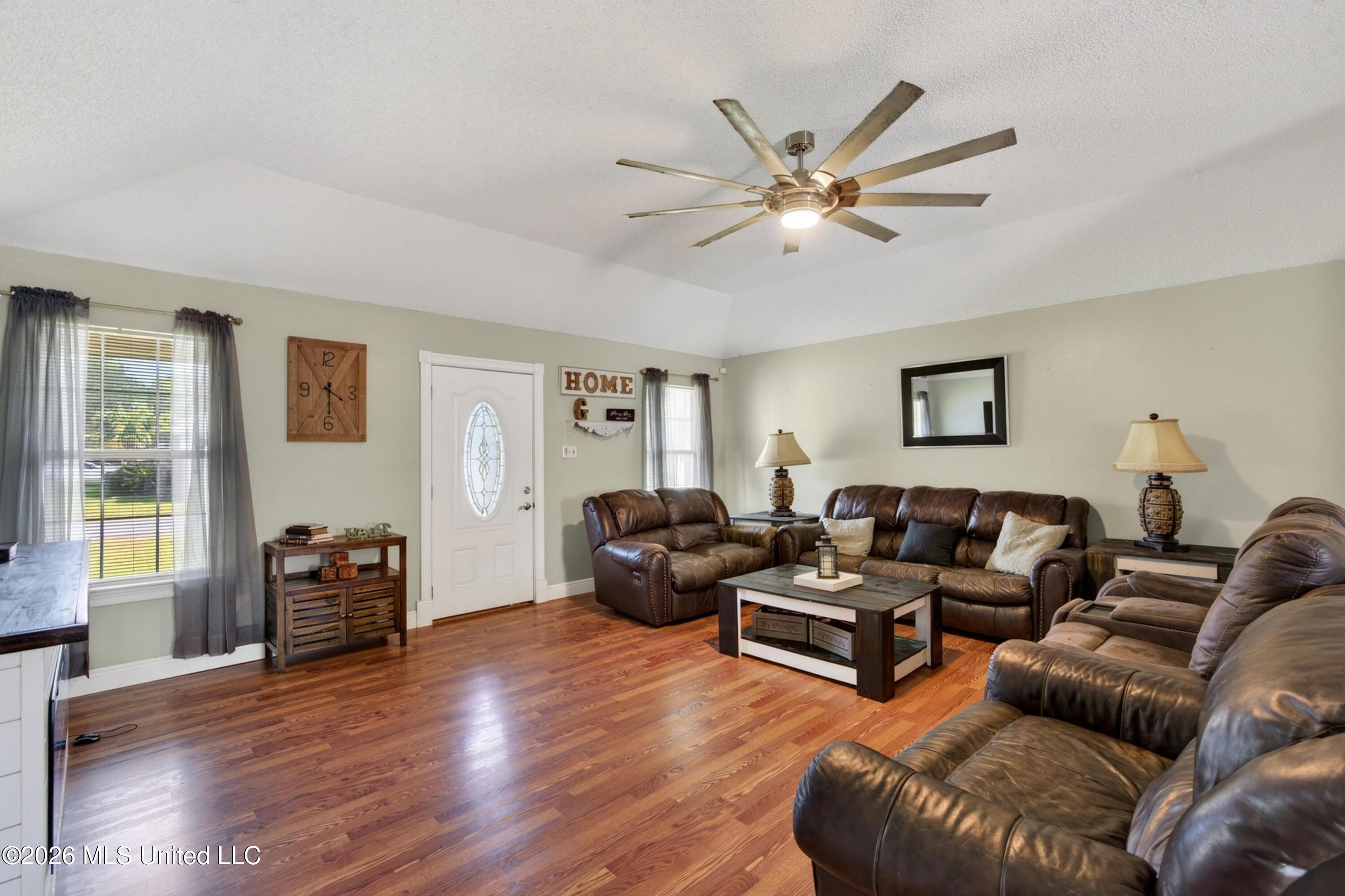 1102 Grove Street Property Photo 6