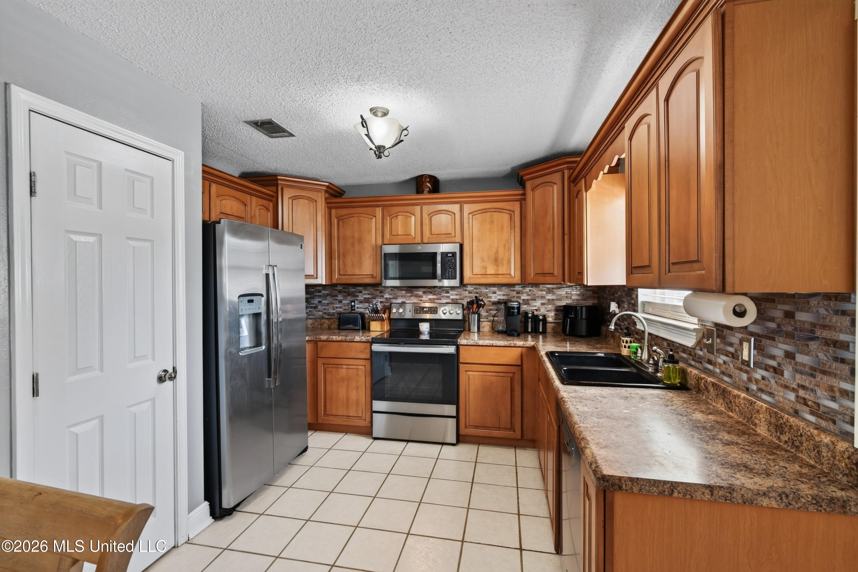 1102 Grove Street Property Photo 12