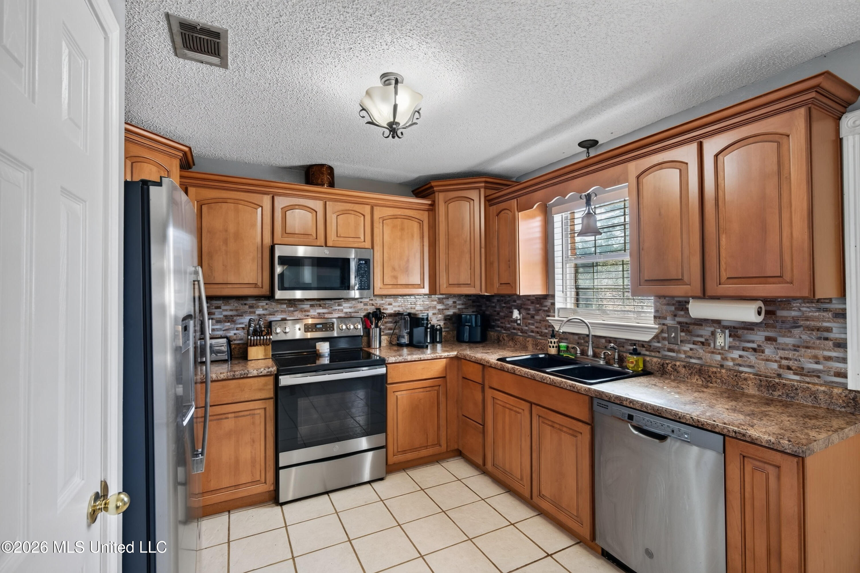 1102 Grove Street Property Photo 13