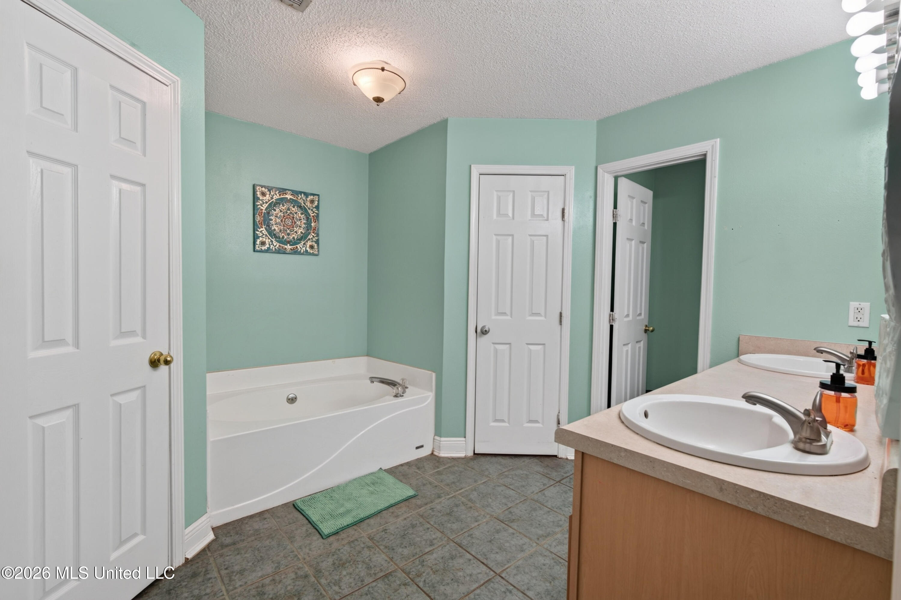 1102 Grove Street Property Photo 14