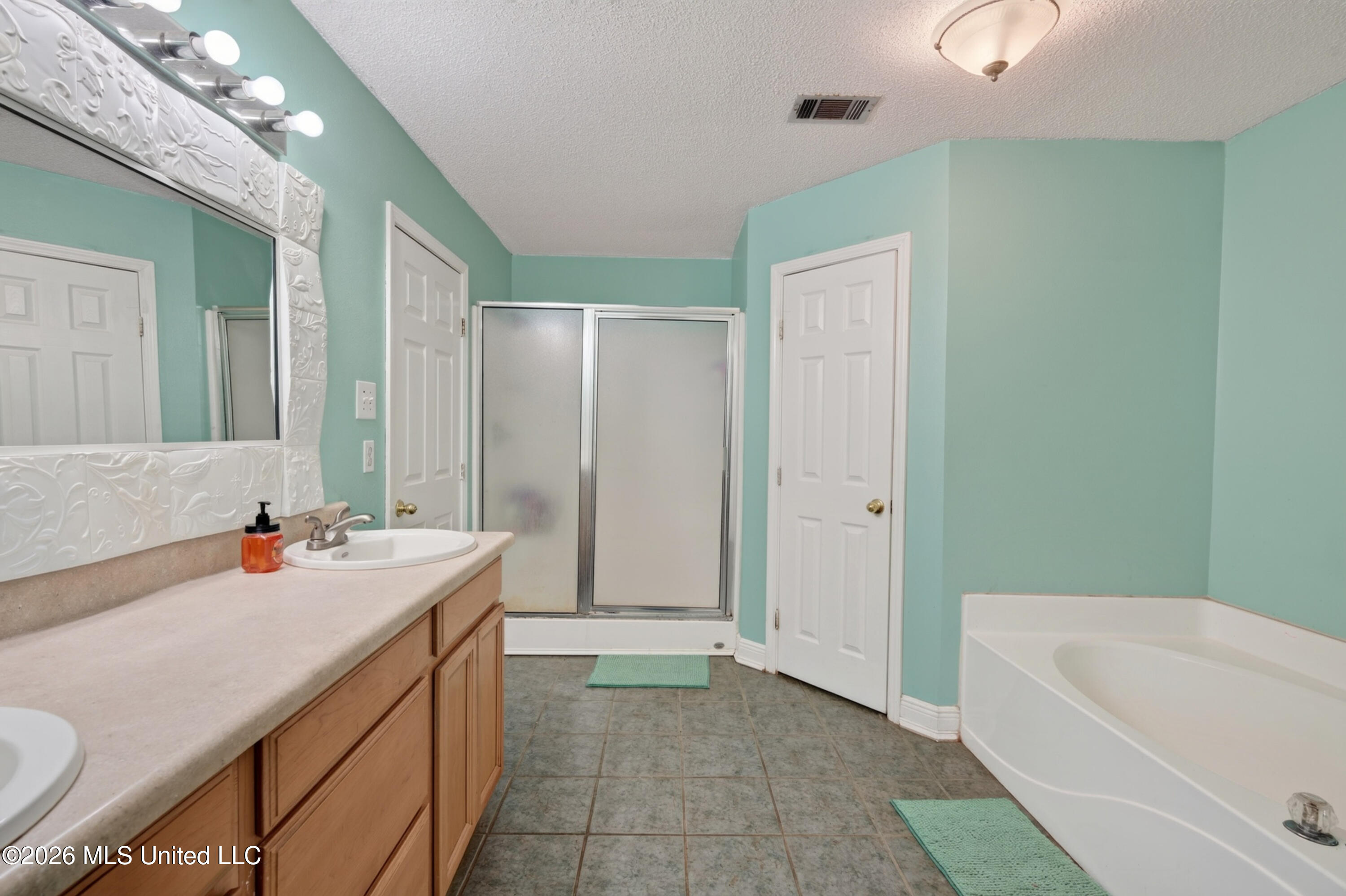 1102 Grove Street Property Photo 15