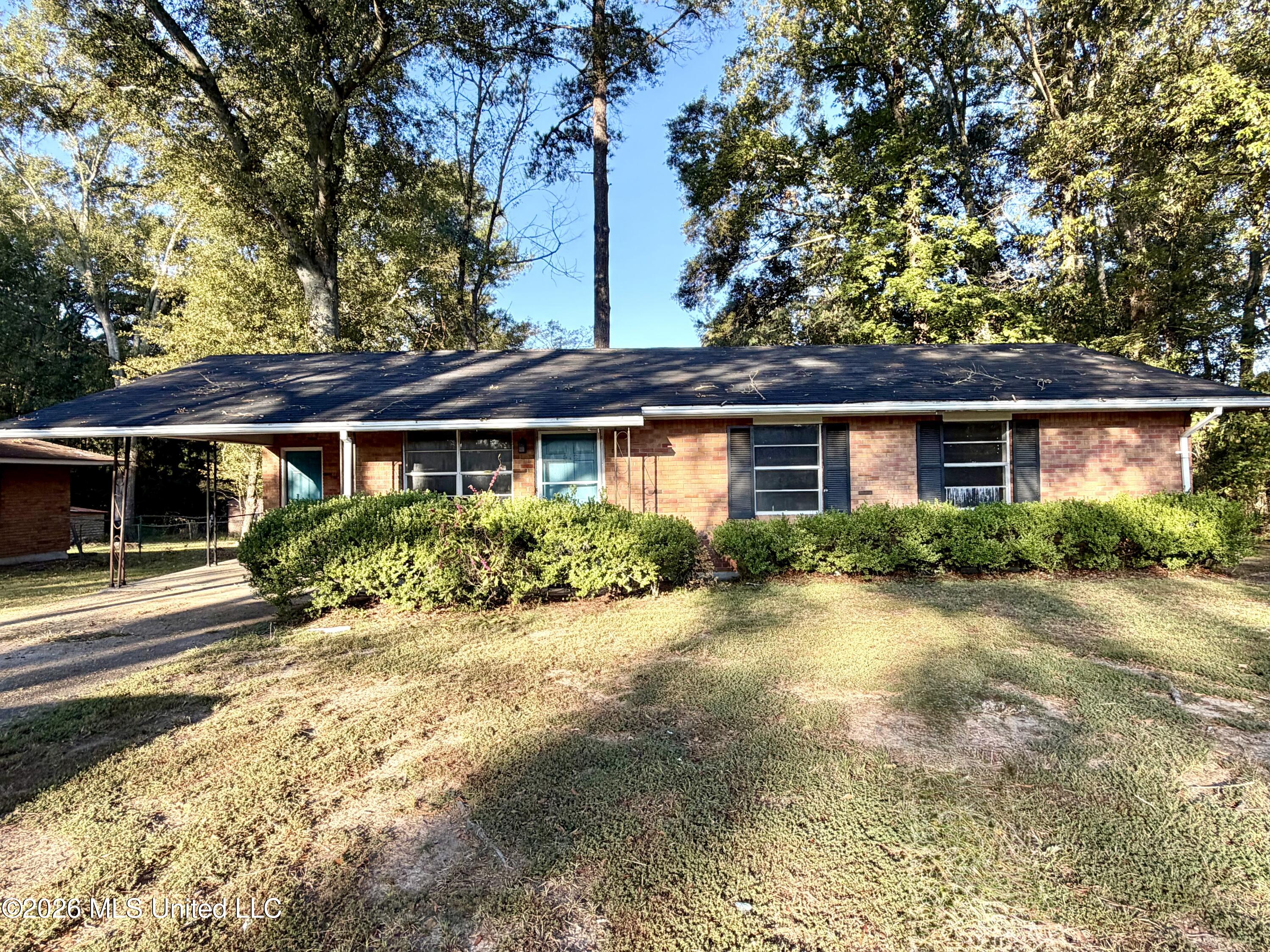 912 8th Street Property Photo 1