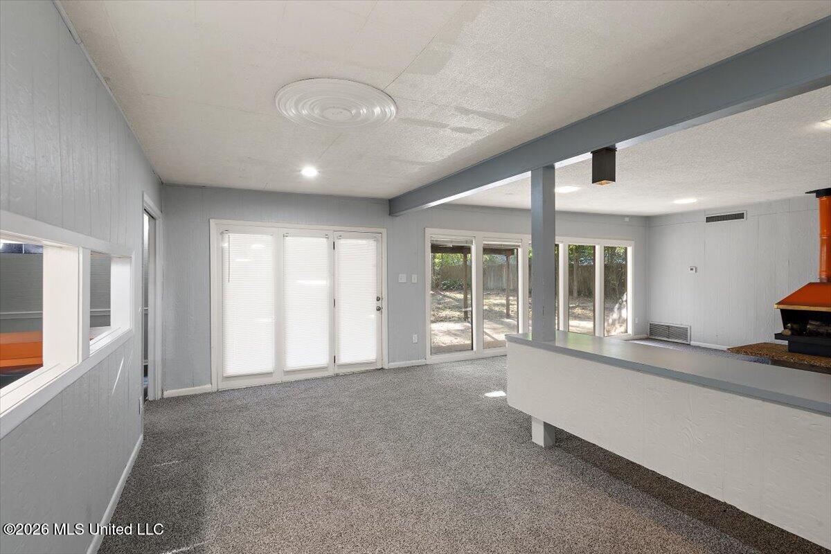 5365 Jamaica Drive Property Photo 6