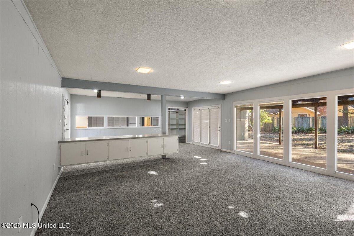 5365 Jamaica Drive Property Photo 8