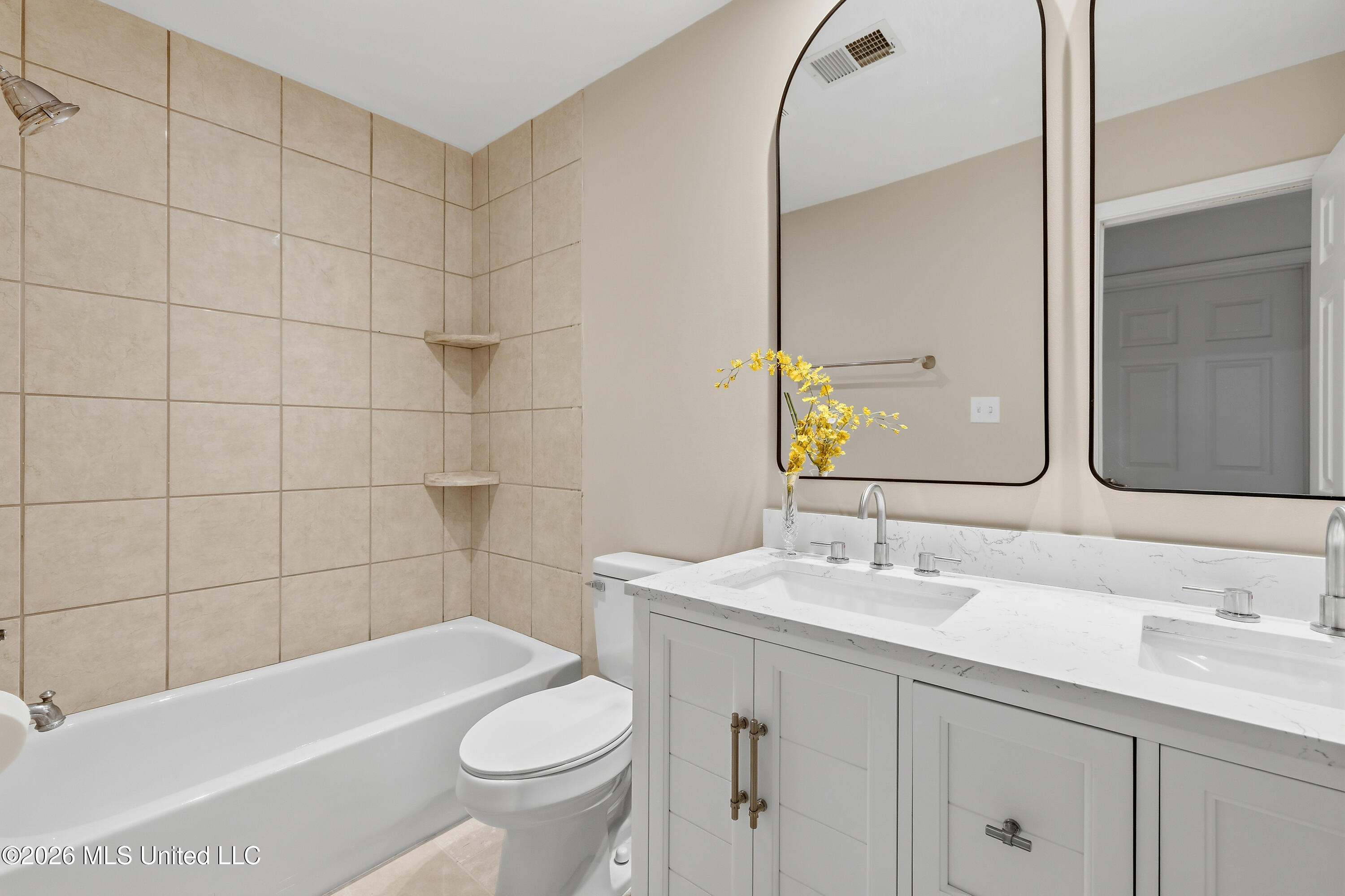 7080 Cedardale Road Property Photo 12