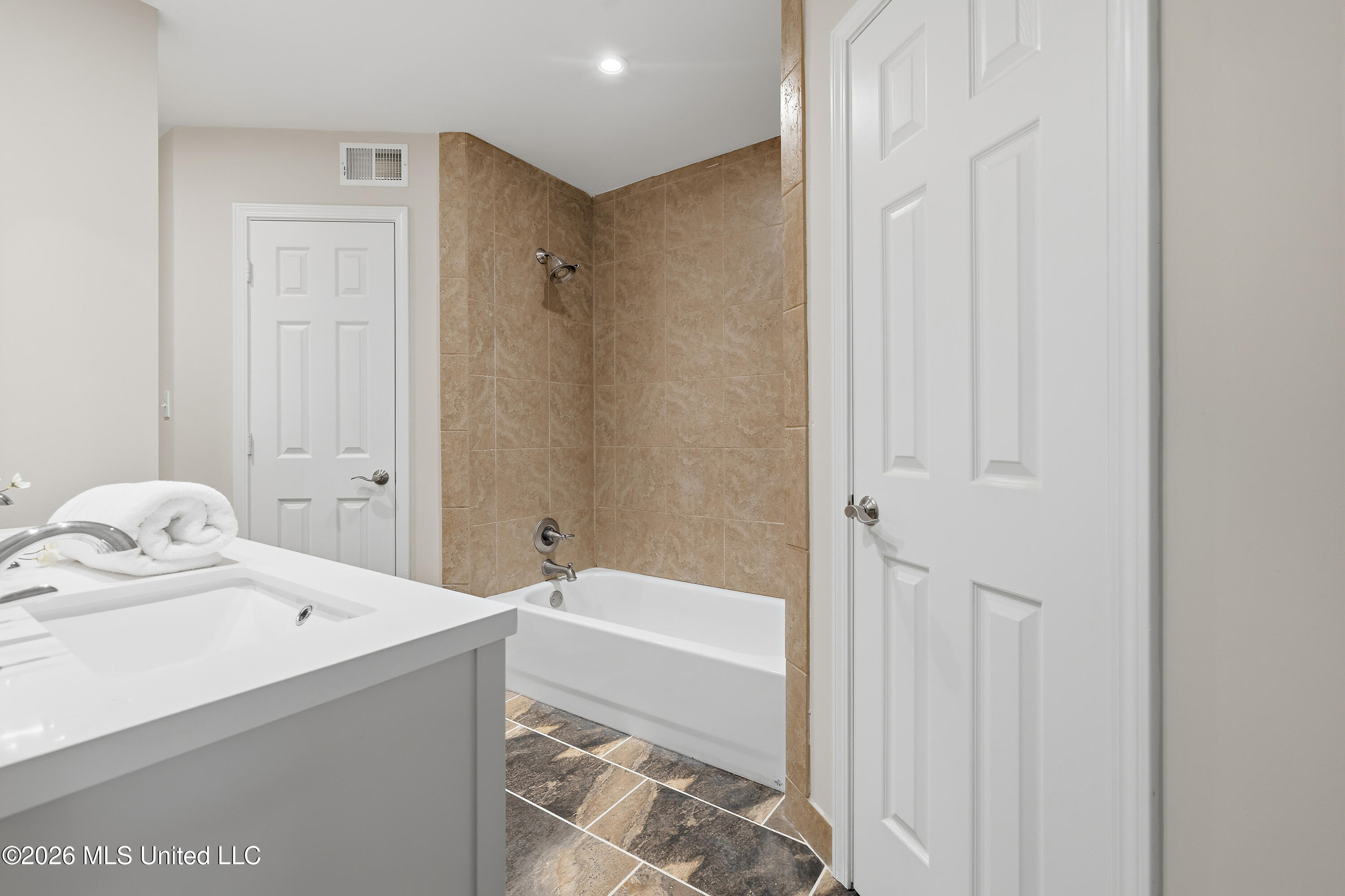 7080 Cedardale Road Property Photo 17