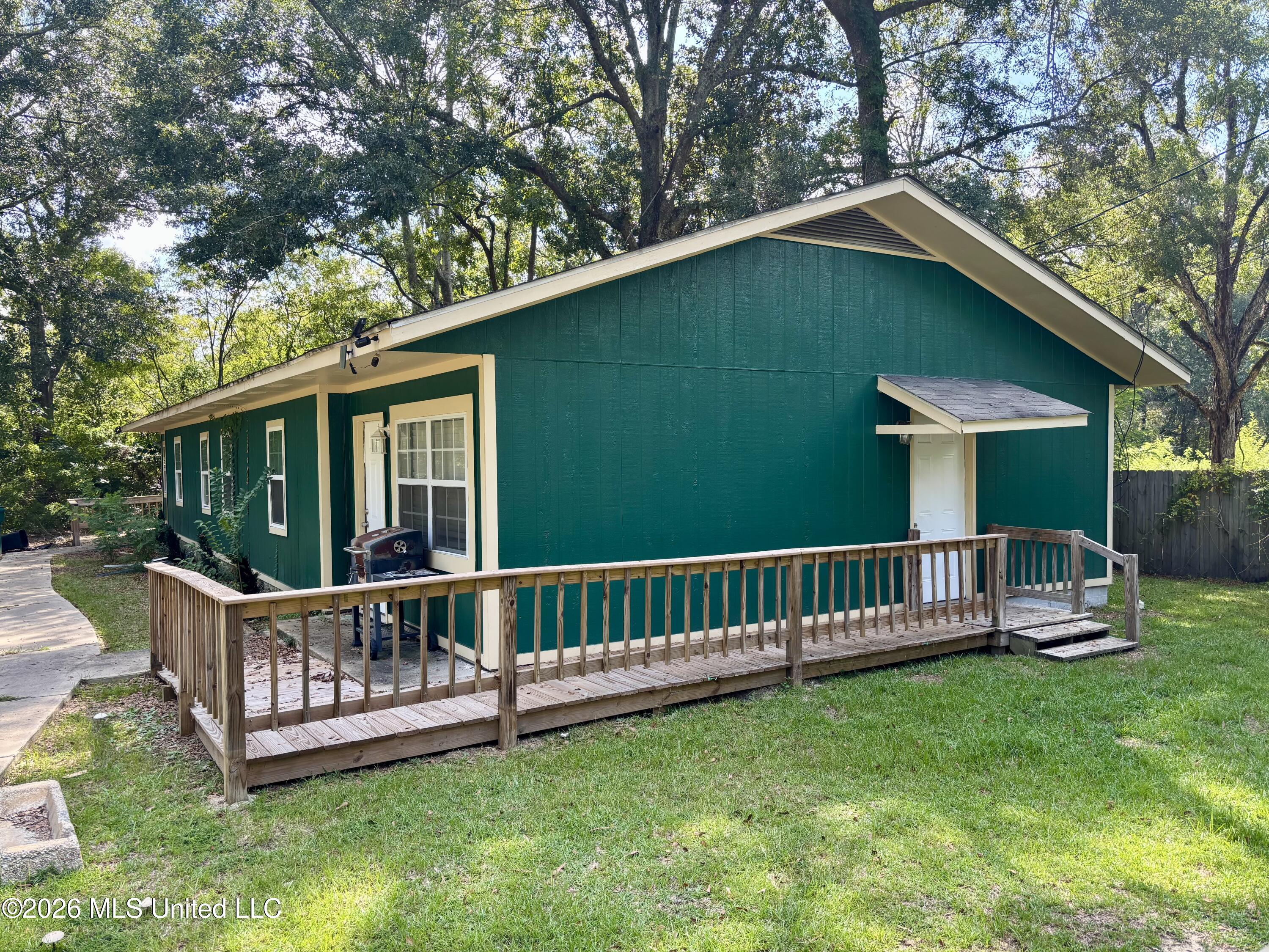 703 Auburn Street Property Photo 2