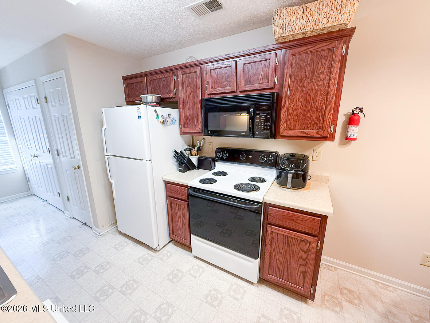 3169 Kiki Cove Property Photo 7