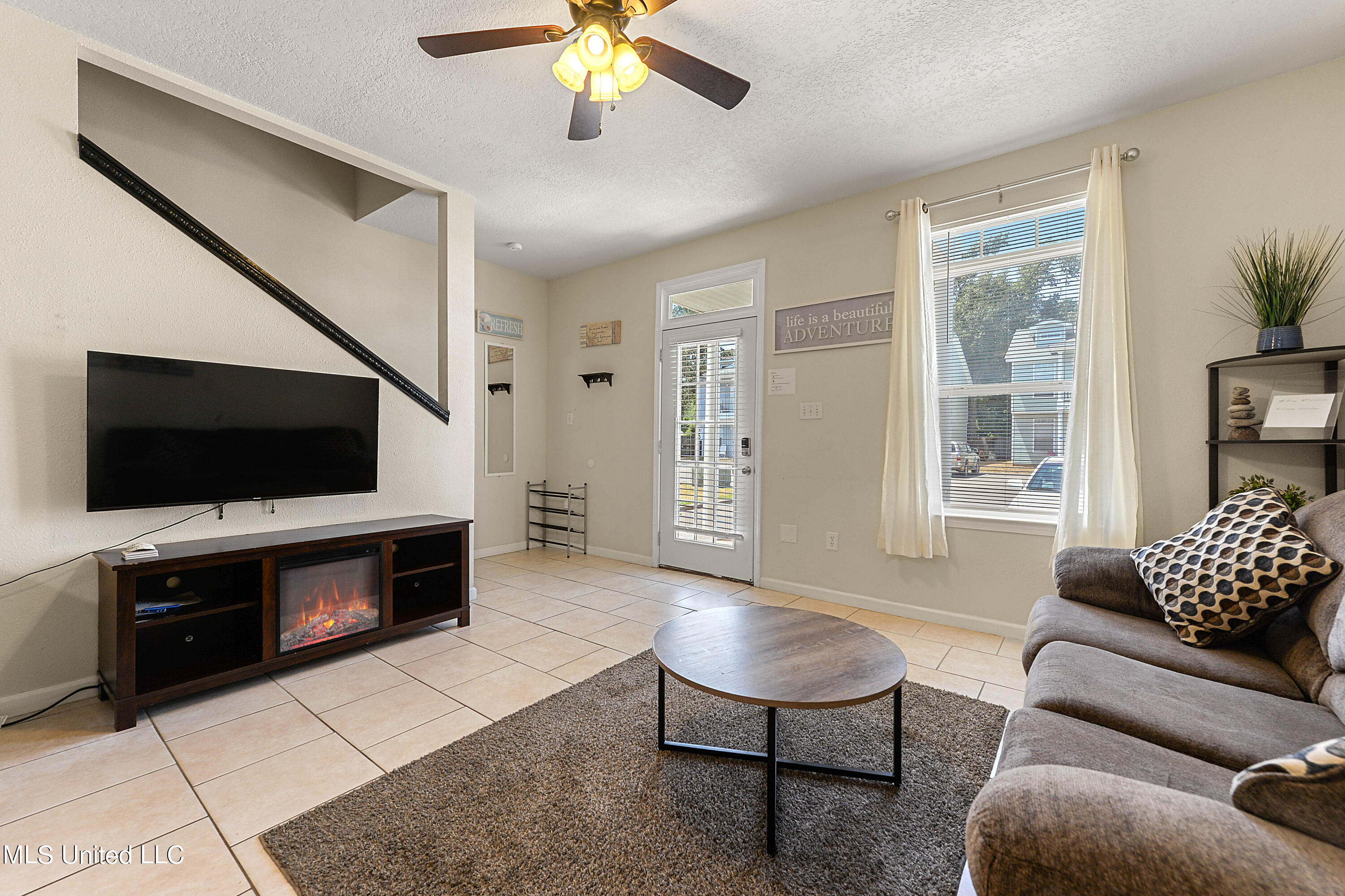 1110 Century Oaks Drive Property Photo 3