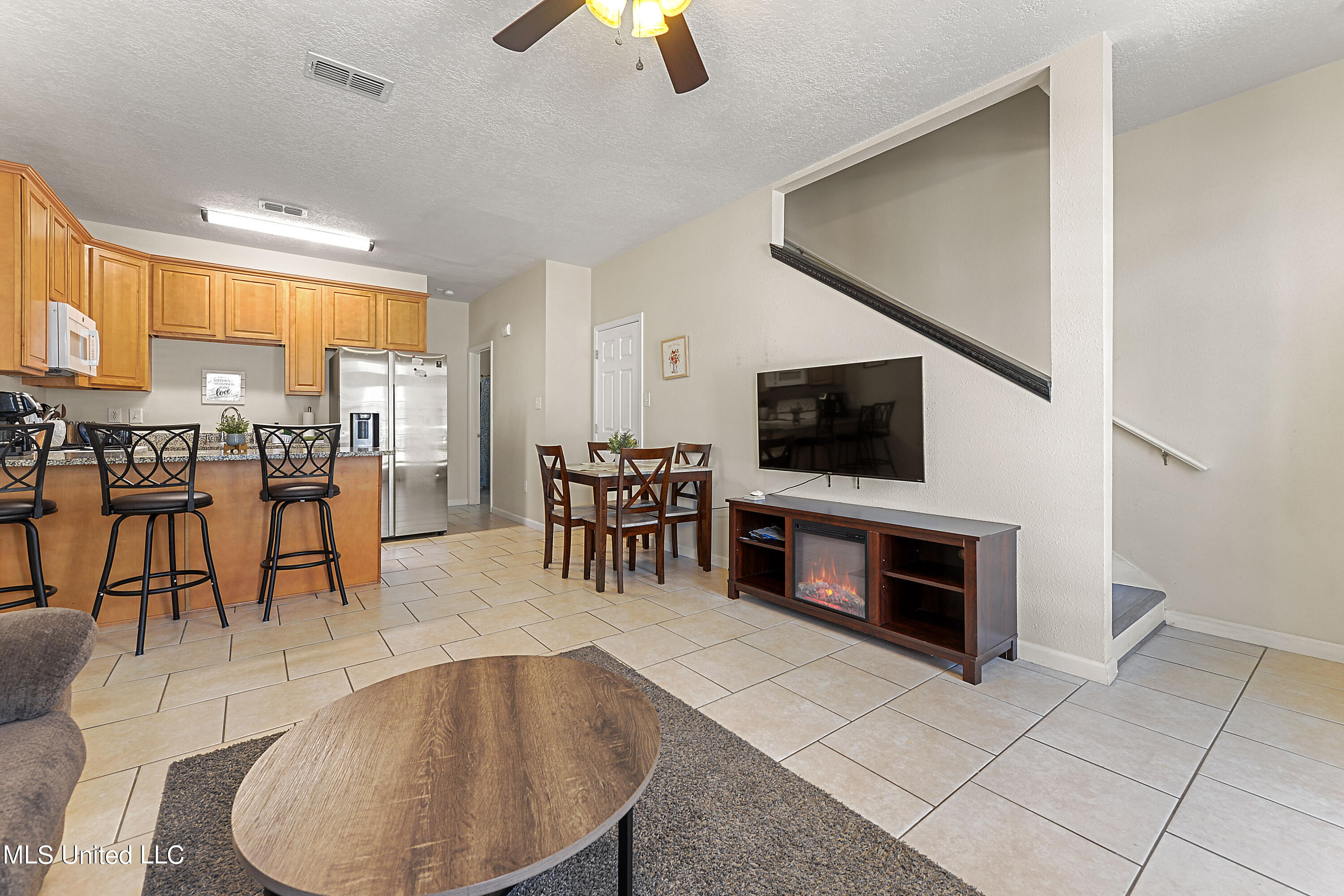 1110 Century Oaks Drive Property Photo 4