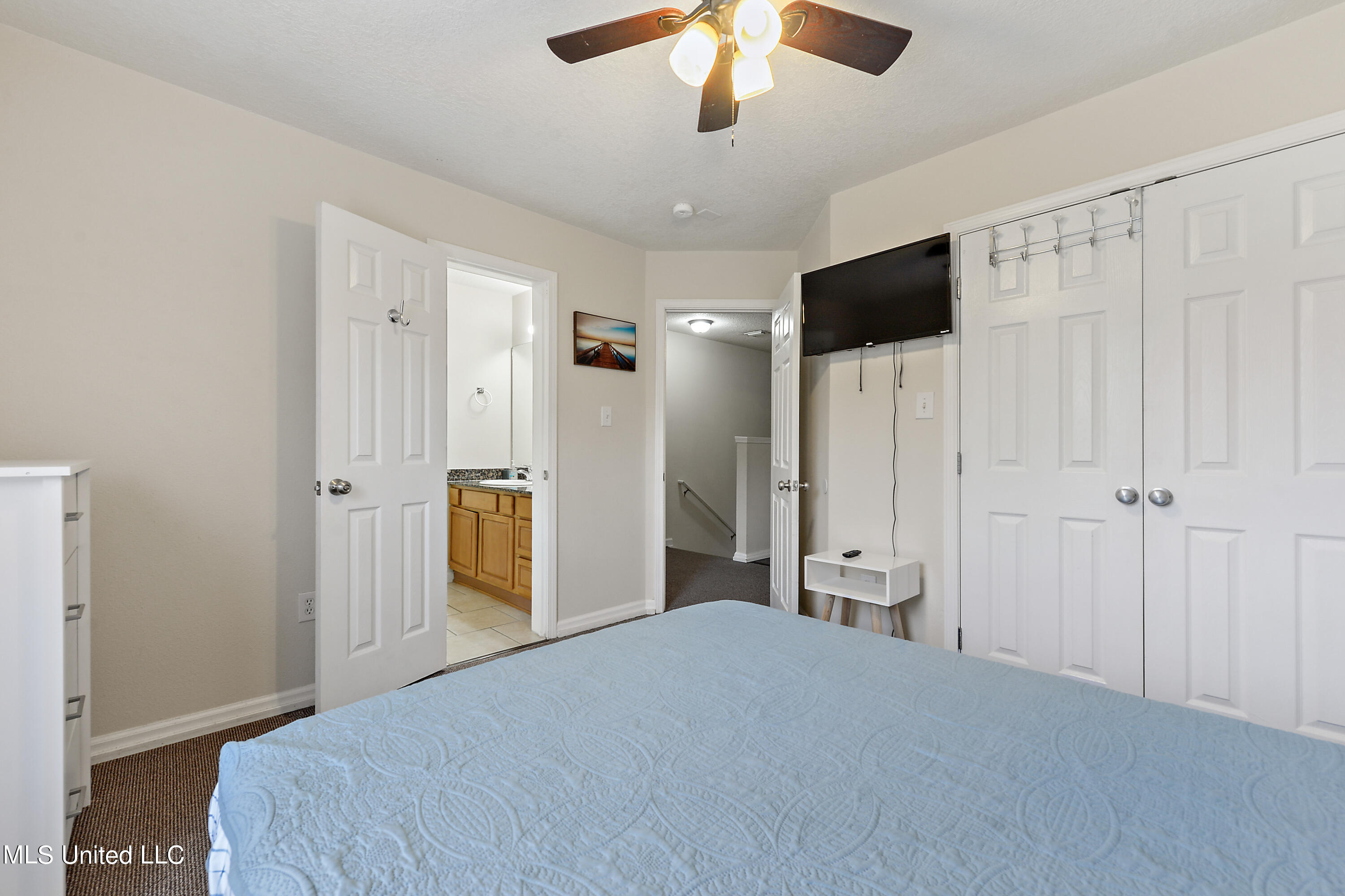 1110 Century Oaks Drive Property Photo 13