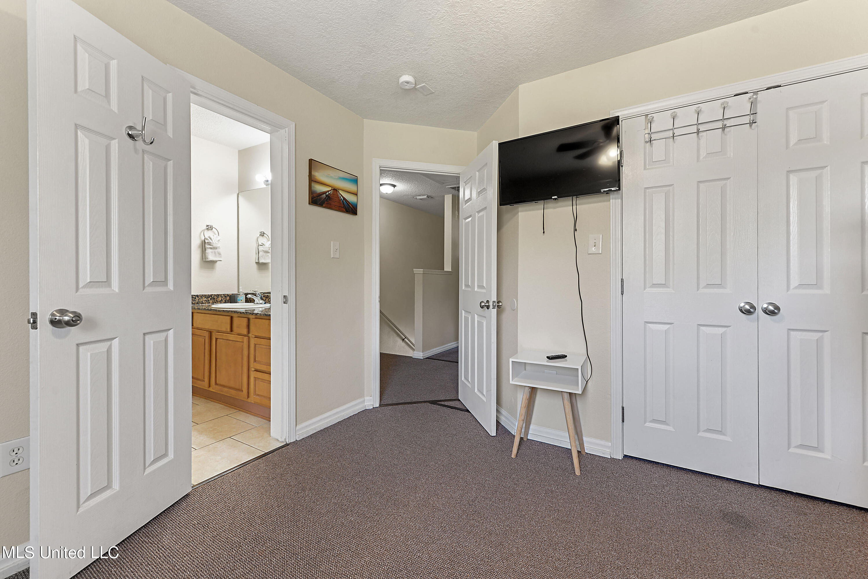 1110 Century Oaks Drive Property Photo 17