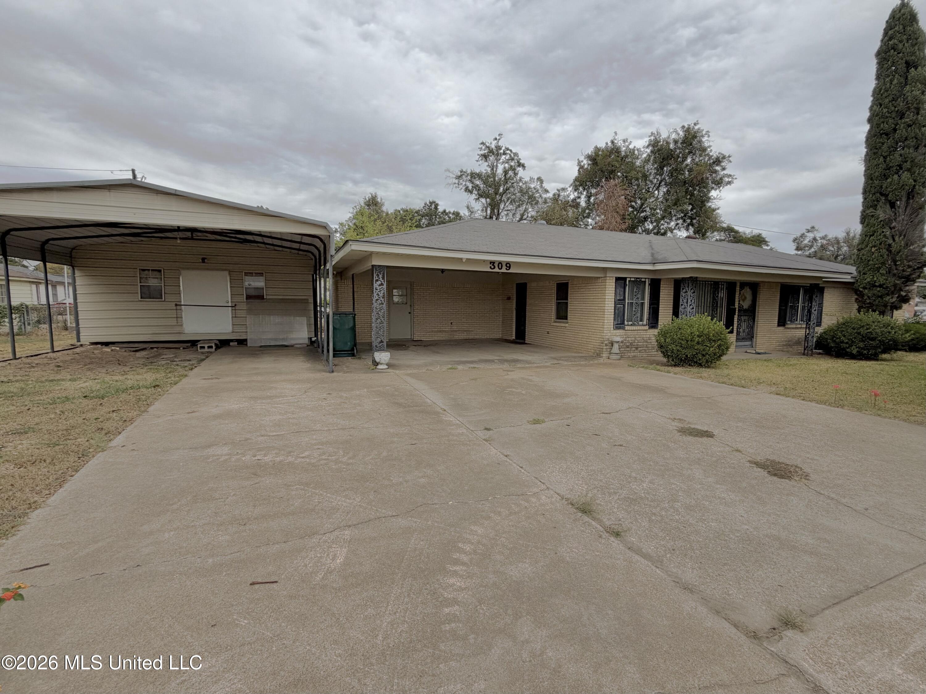 309 E Martin Luther King Jr Drive Property Photo 1