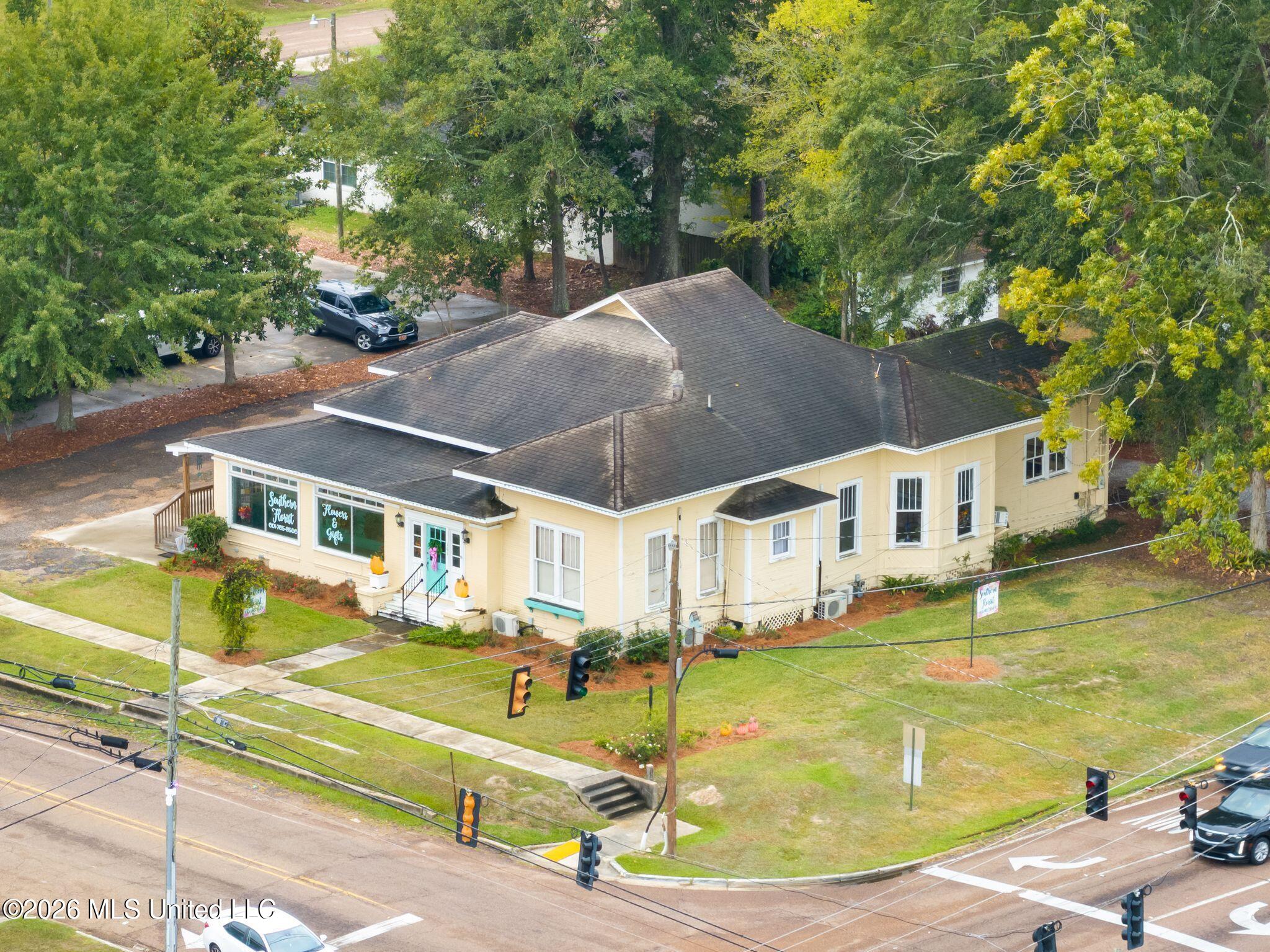 101 S Fir Avenue Property Photo 1