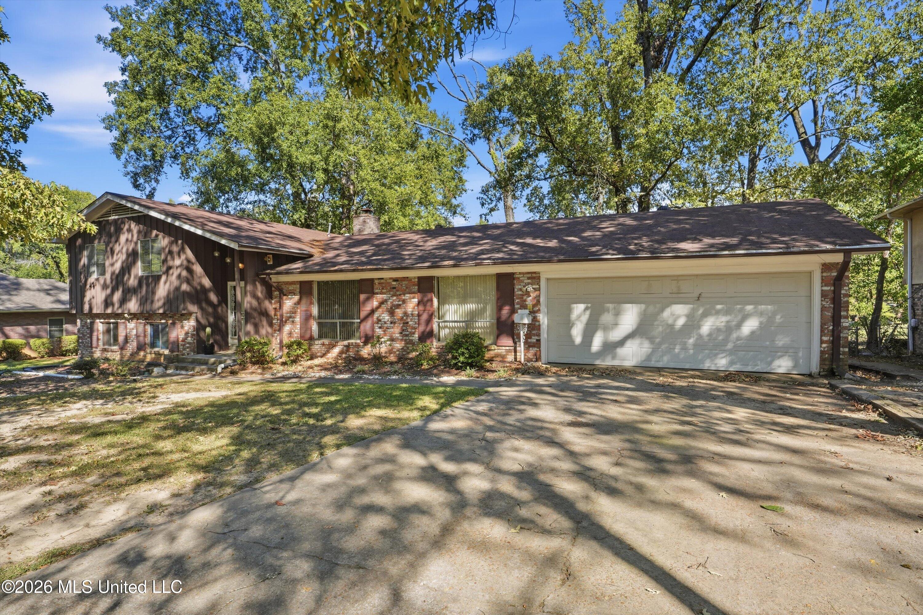 166 Elms Court Circle Property Photo 1