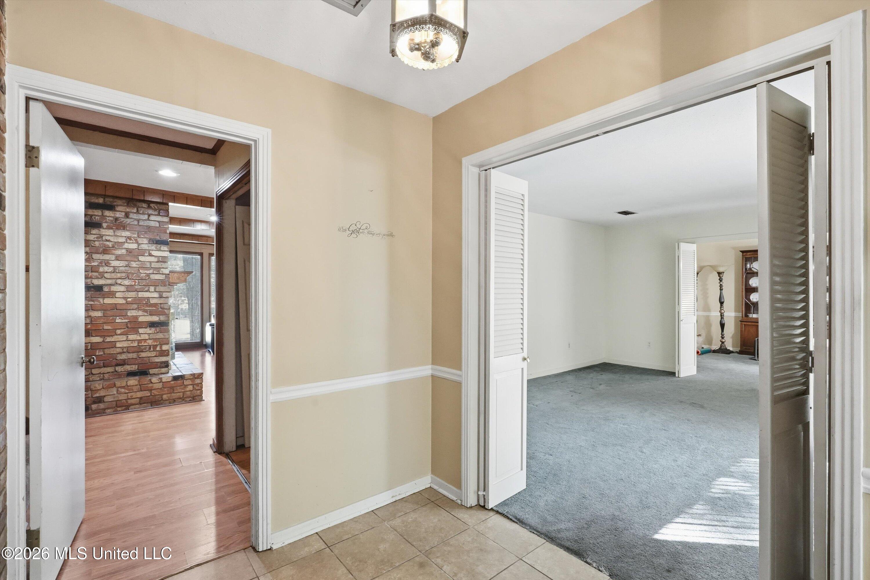 166 Elms Court Circle Property Photo 4