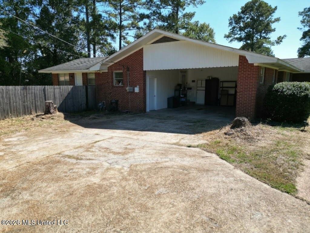 917 Pine Hill Circle Property Photo 2