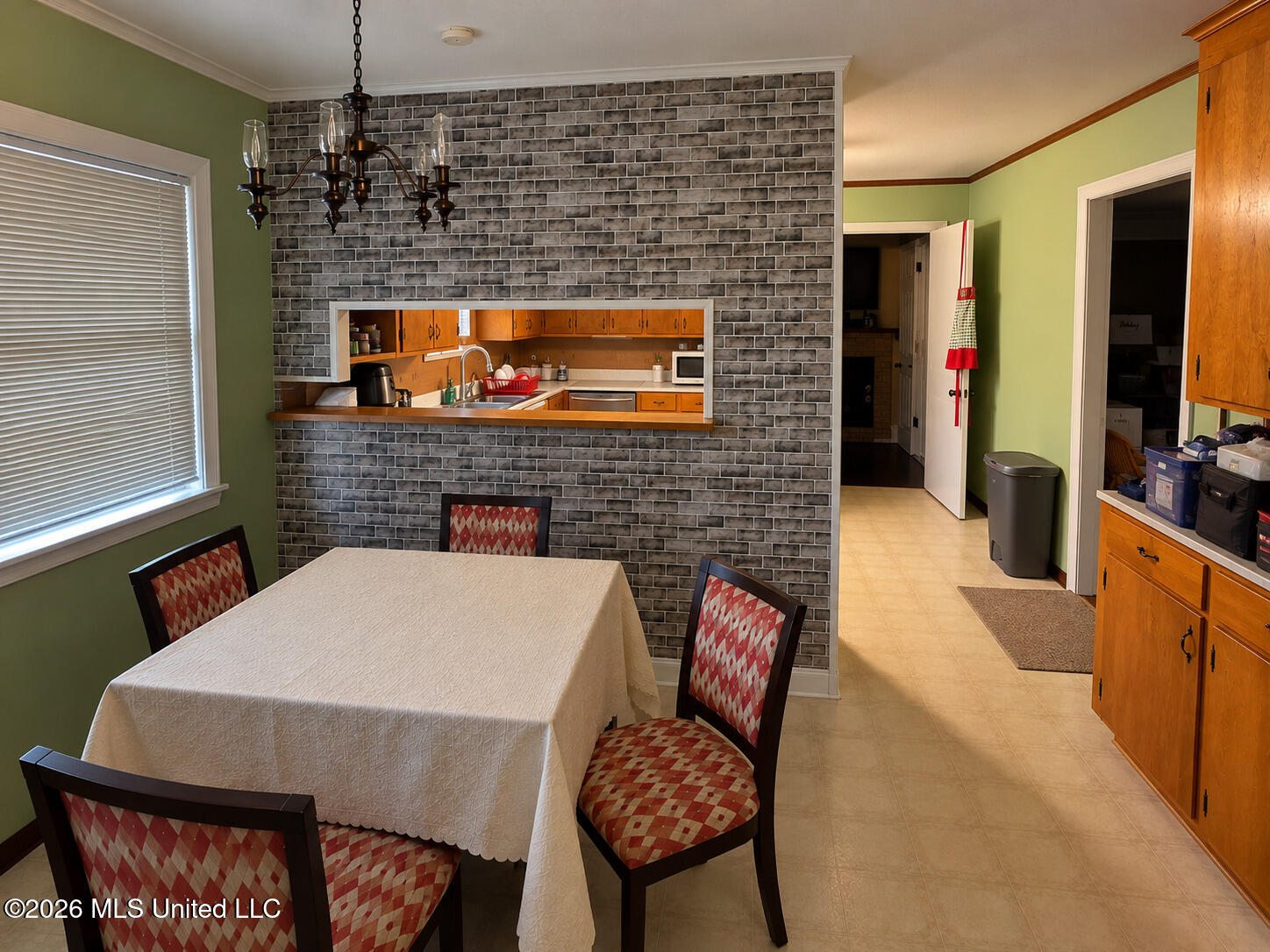 917 Pine Hill Circle Property Photo 4