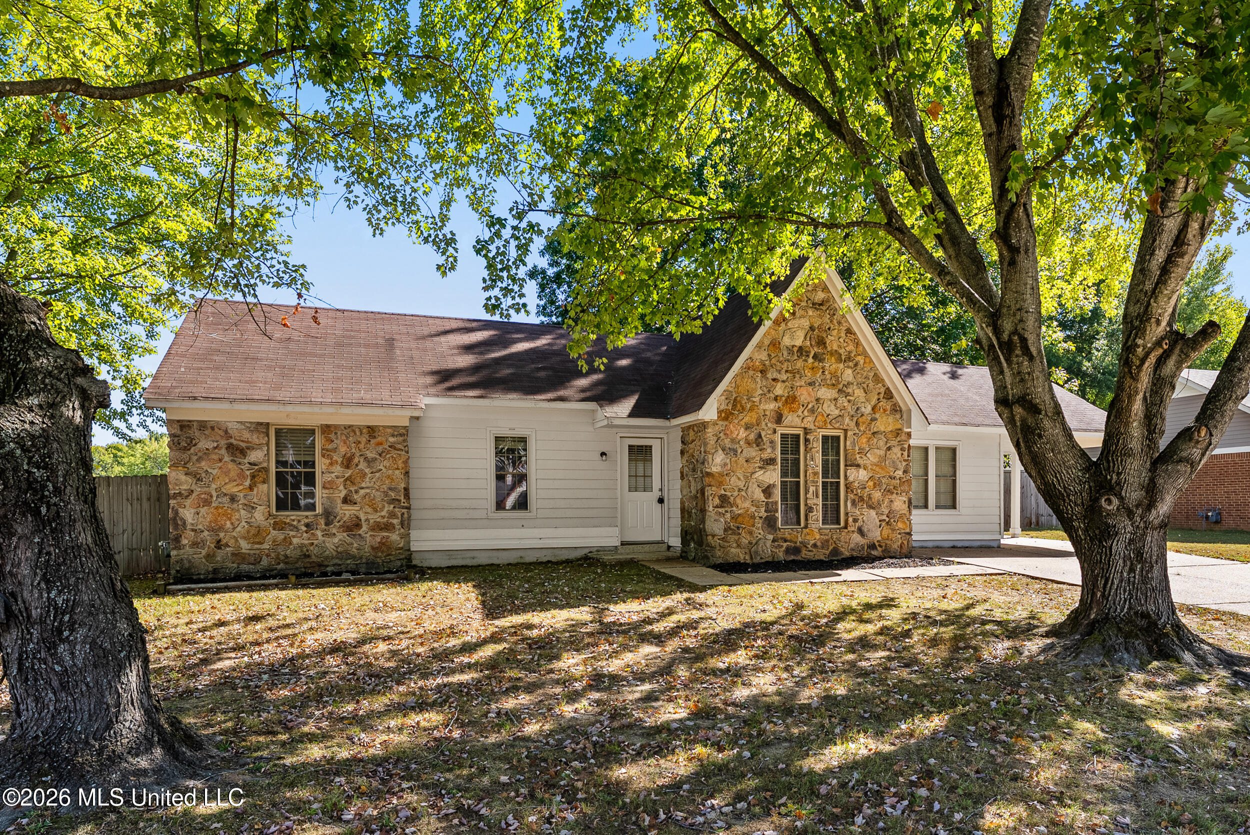 5704 Ingleside Drive Property Photo 1