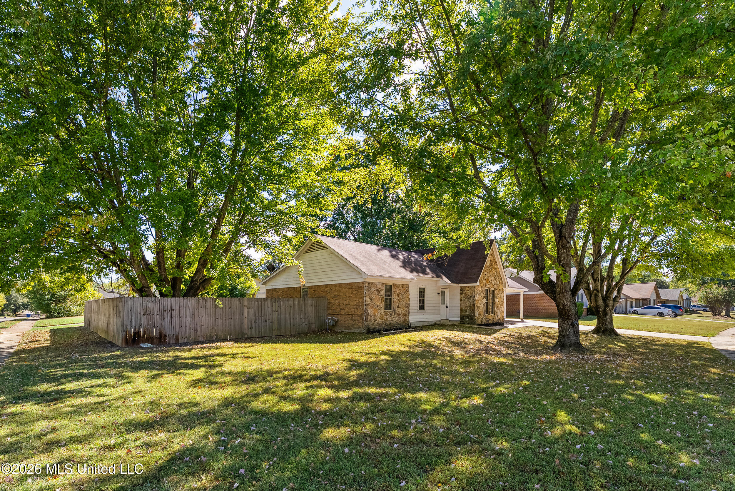 5704 Ingleside Drive Property Photo 2