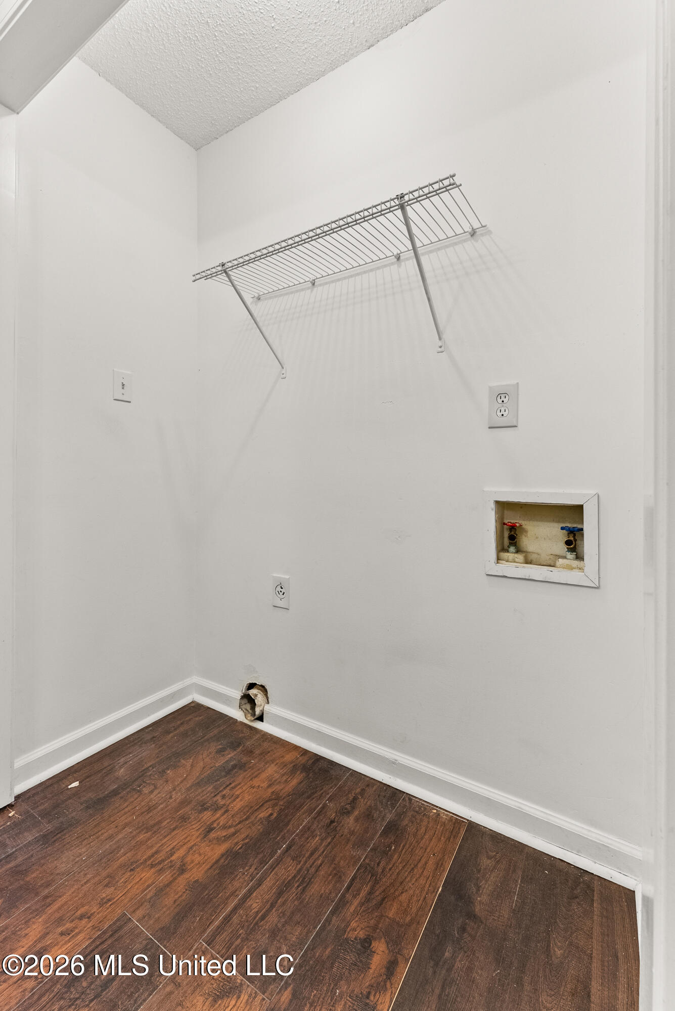 5704 Ingleside Drive Property Photo 6